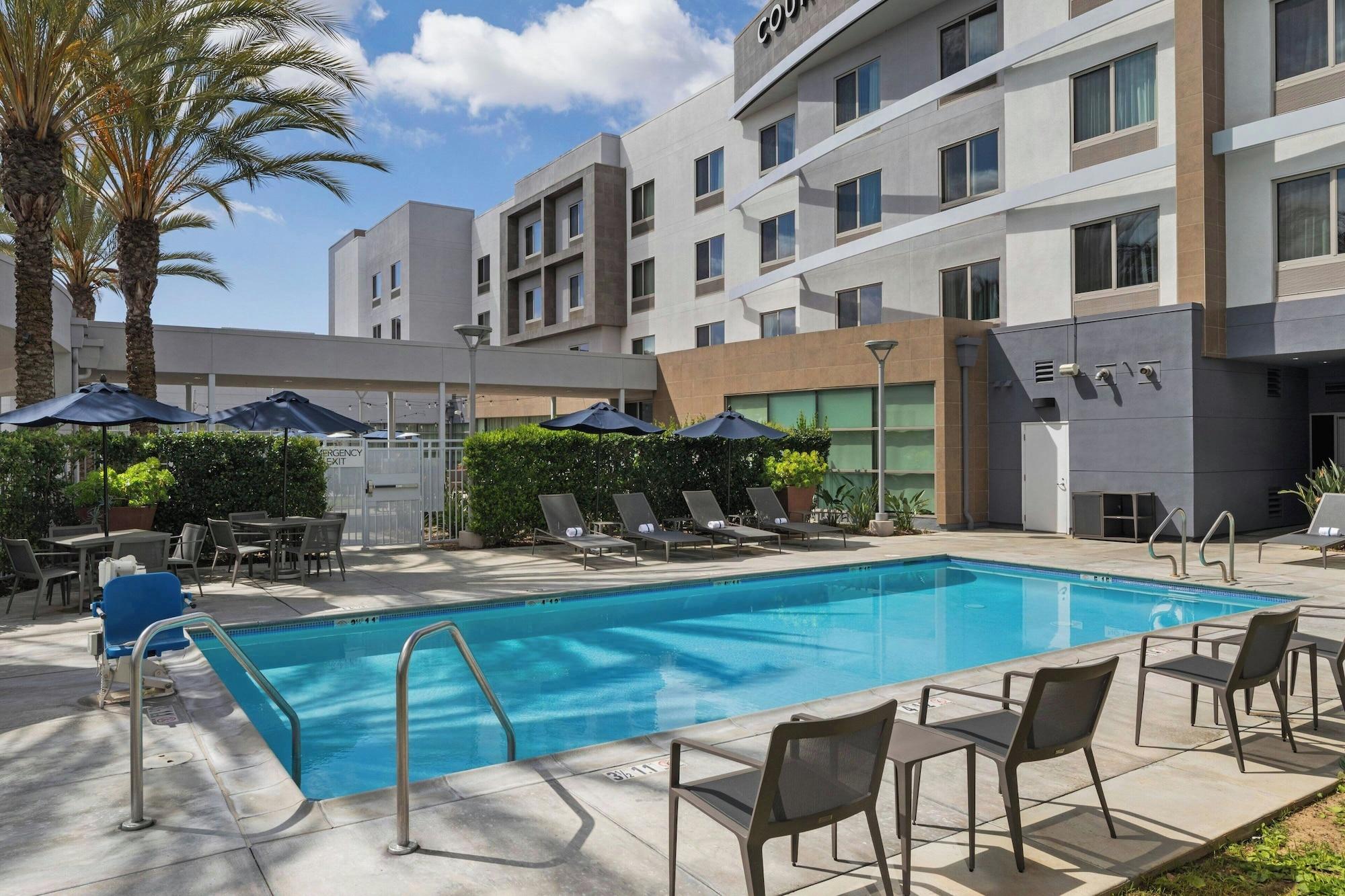 Vista Piscina Courtyard by Marriott Long Beach Airport