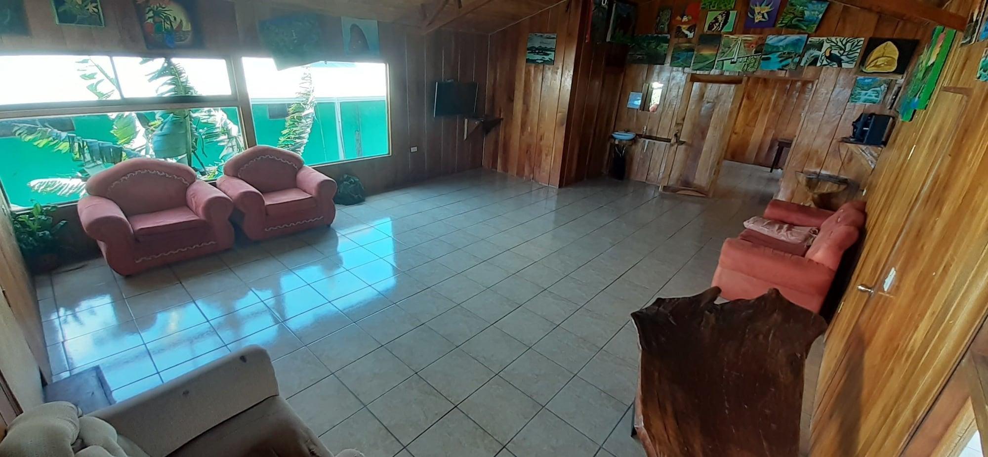 Bar/Salón Hostel La Suerte