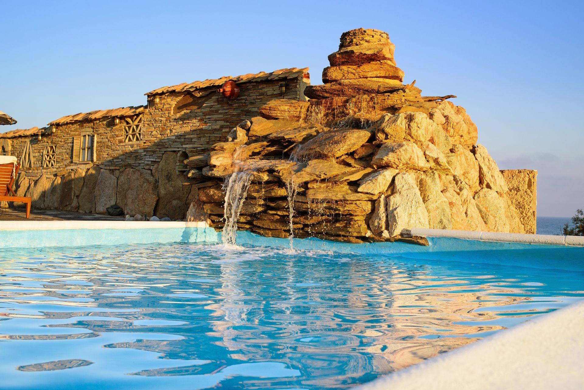 Vista Piscina Cavos Bay Hotel and Studios