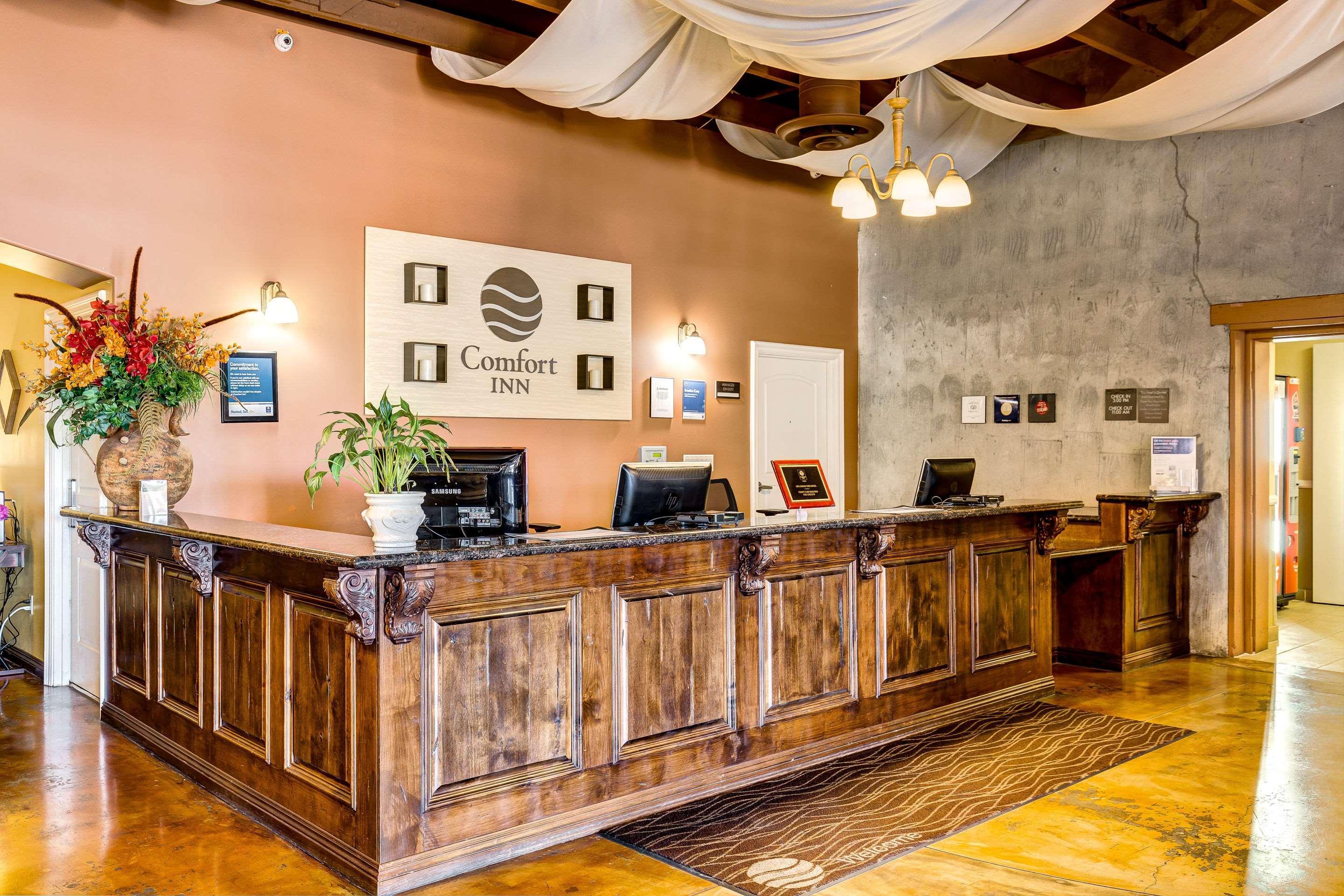 Vista Lobby Comfort Inn Pomona near Fairplex