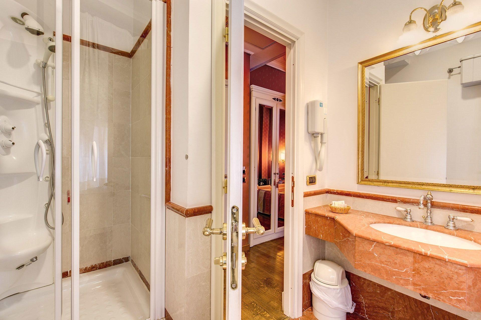 Equipamiento de Habitación Hotel La Lumiere di Piazza di Spagna