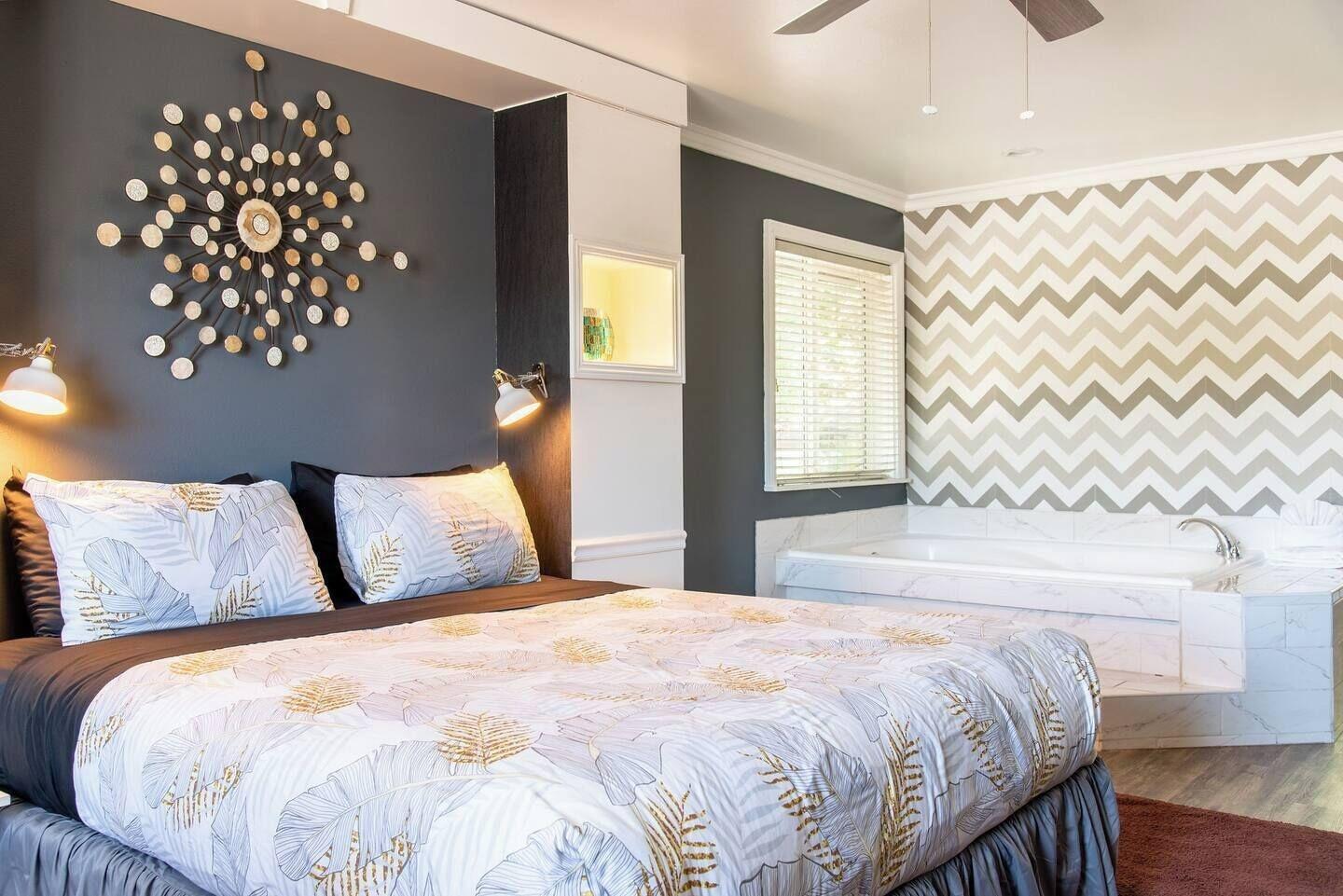 Varios Big Bear Spa Suites