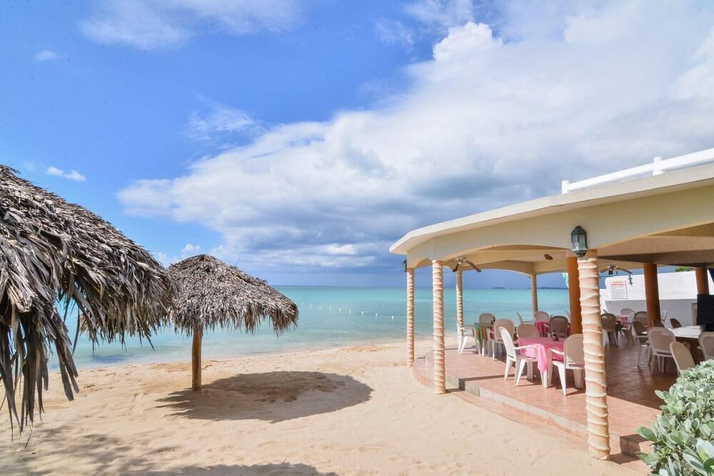 Praia Beach House Condos Negril