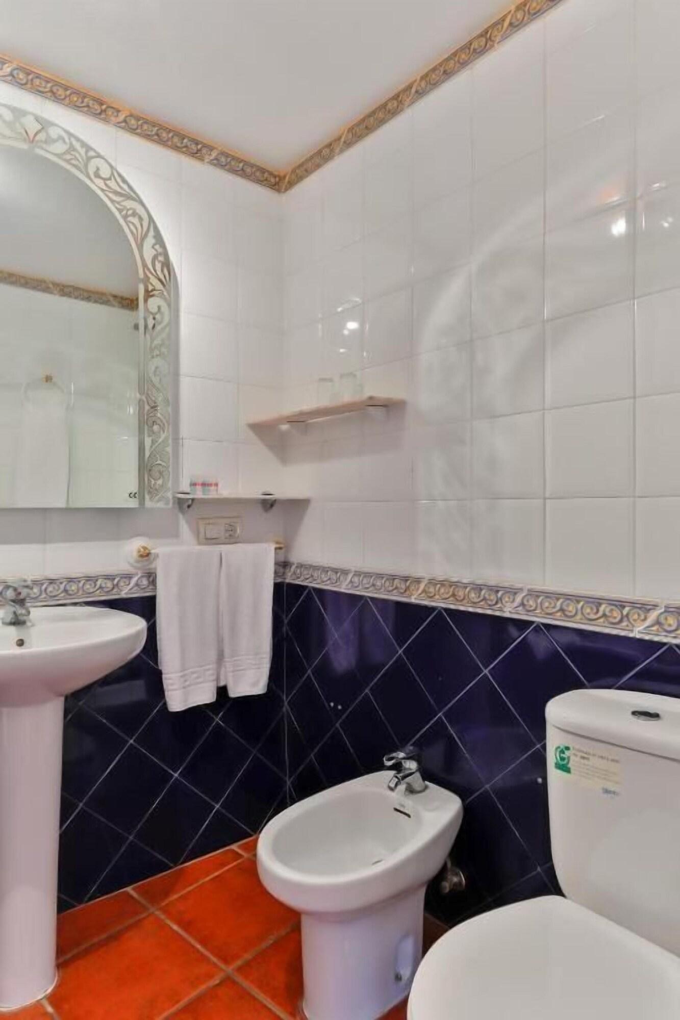 Equipamiento de Habitación Hotel Las Palmeras by Vivere Stays