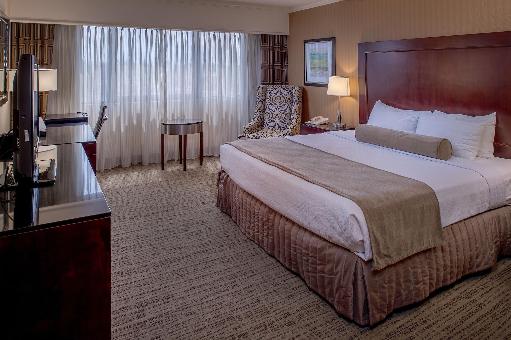 Habitación Crowne Plaza St. Louis Airport by IHG