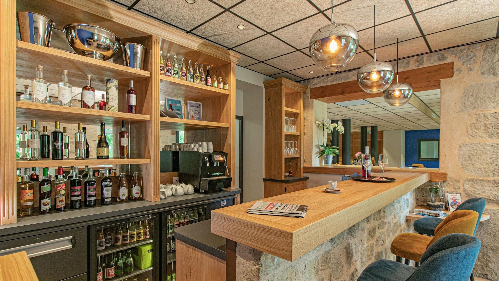 Bar/Salón L Oustal