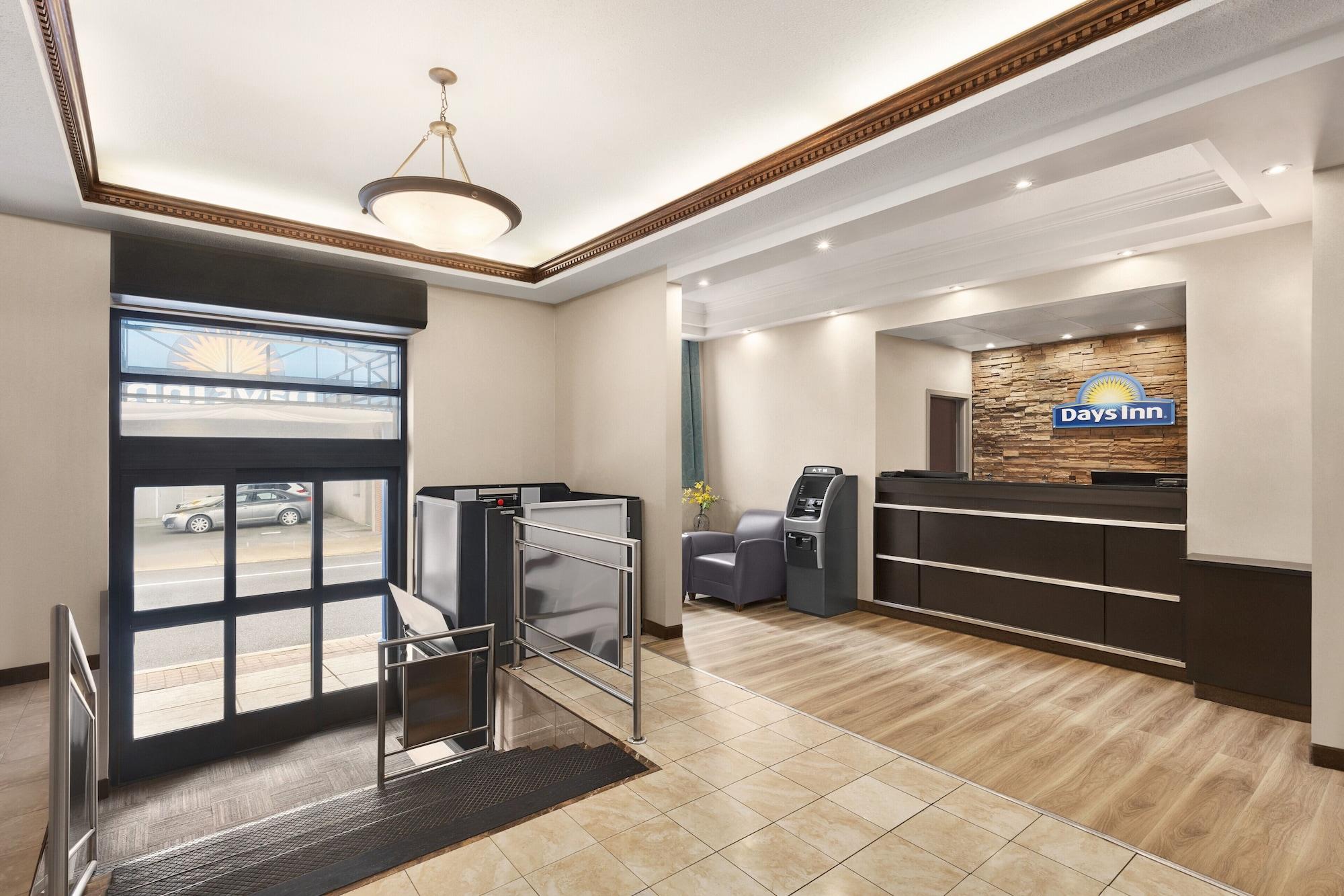 Vista Lobby Days Inn by Wyndham Philadelphia Convention Center
