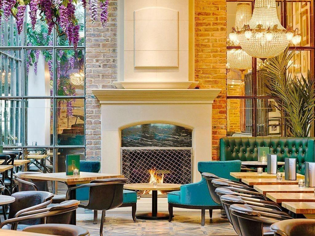 Varios Black Ivy Hotel