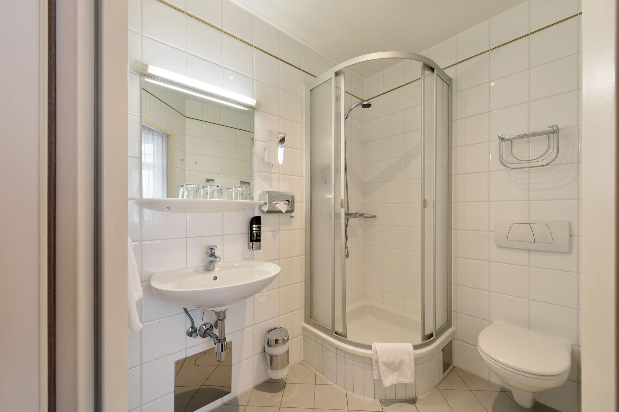 Equipamiento de Habitación Hotel Pension Baronesse