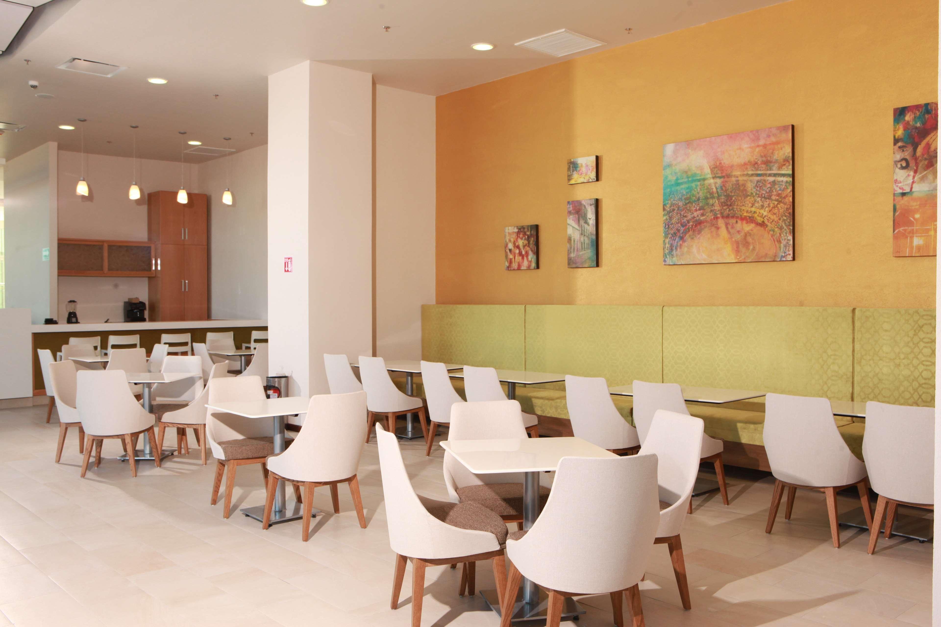 Restaurant Hampton Inn & Suites by Hilton Aguascalientes Airport