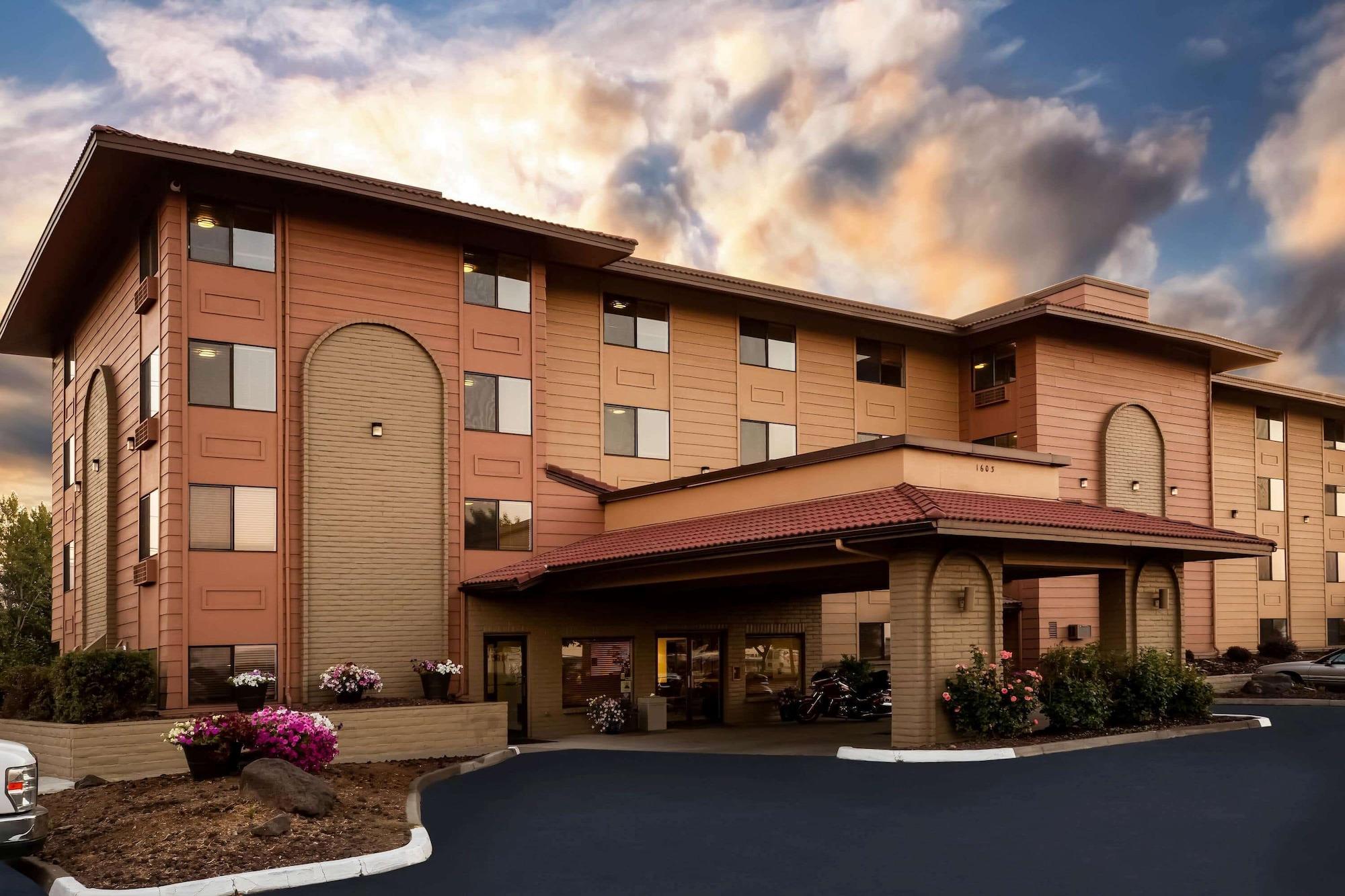 Vista Exterior Baymont by Wyndham Yakima Riverfront