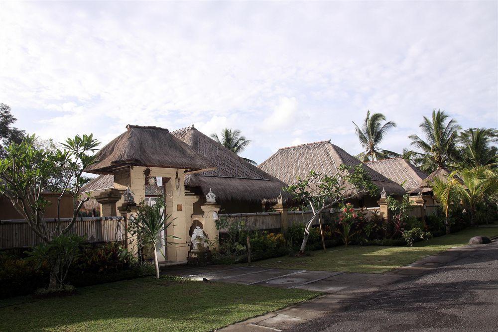 Vista Exterior Puri Taman Sari Hotel