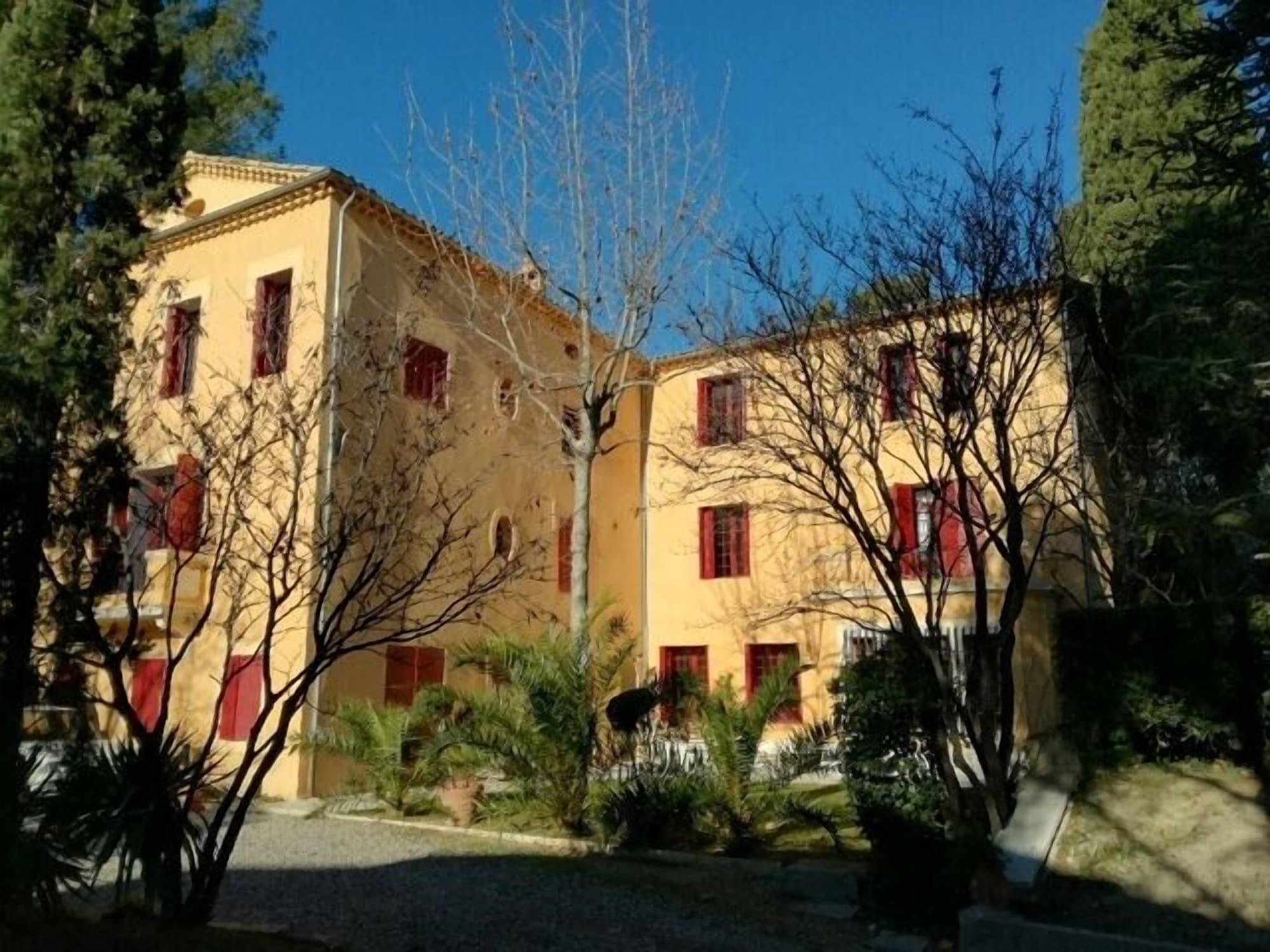 Varios Villa Roumanille