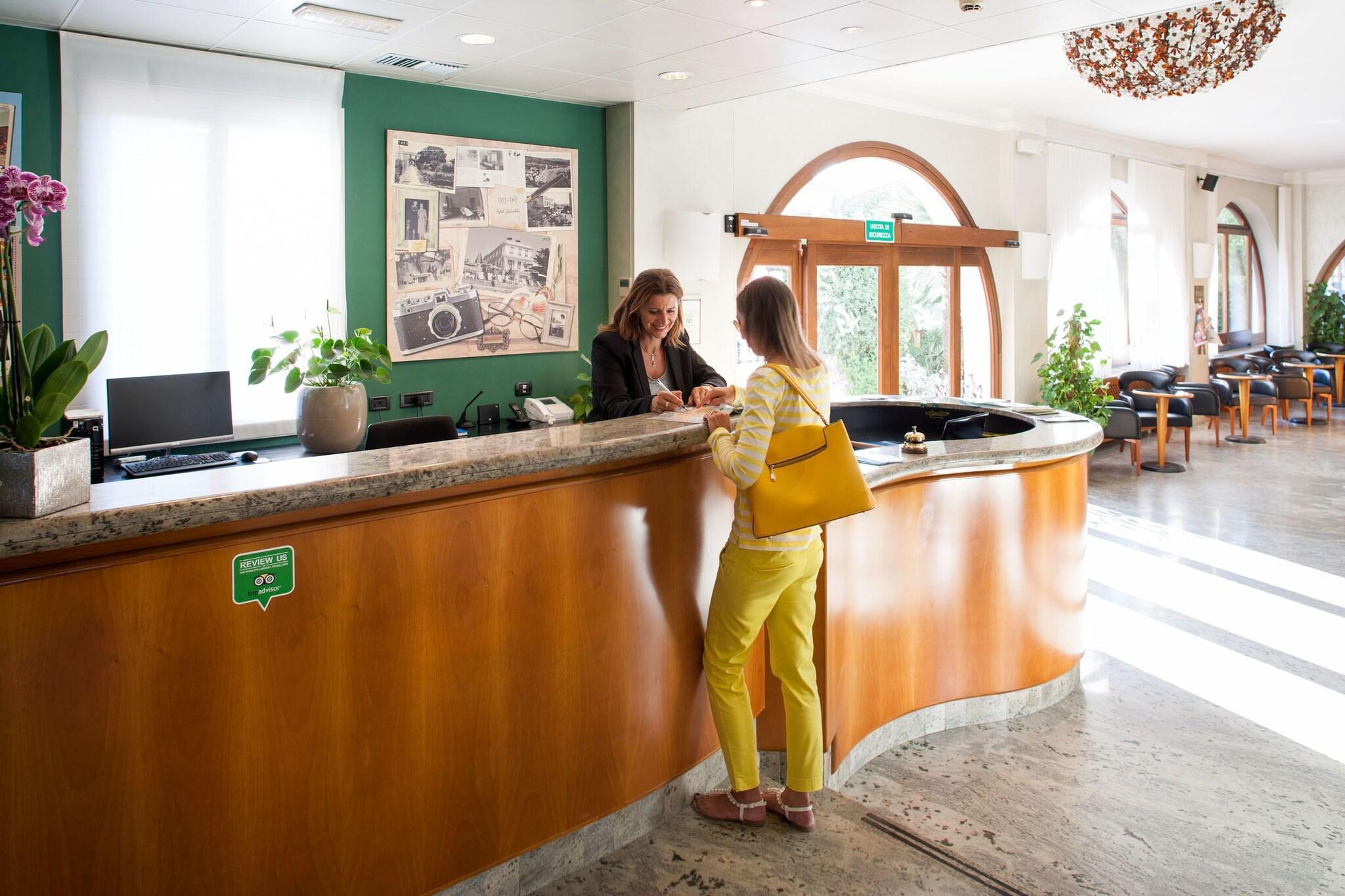 Vista Lobby Hotel Gabriella