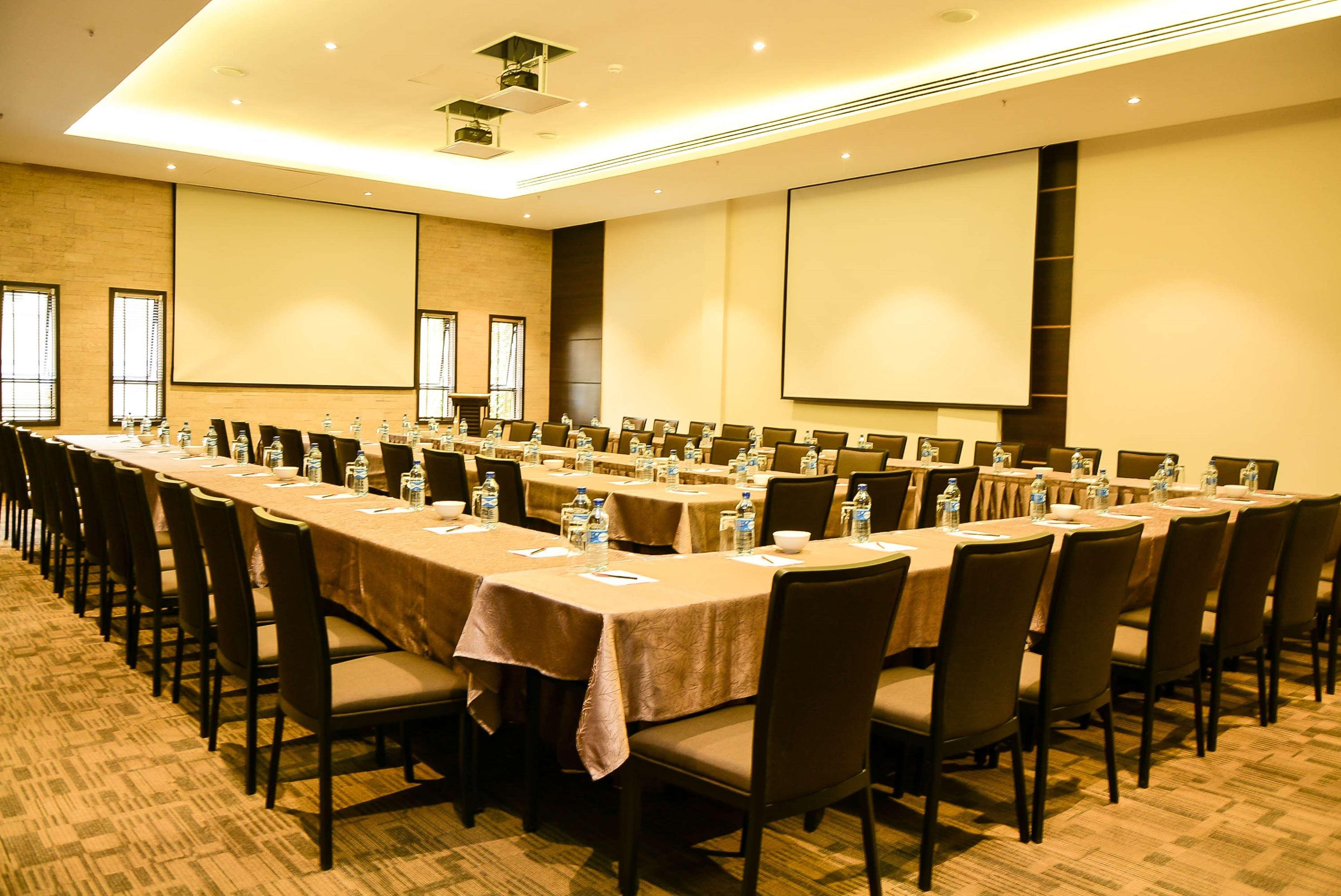 Vista Exterior DoubleTree by Hilton Nairobi Hurlingham