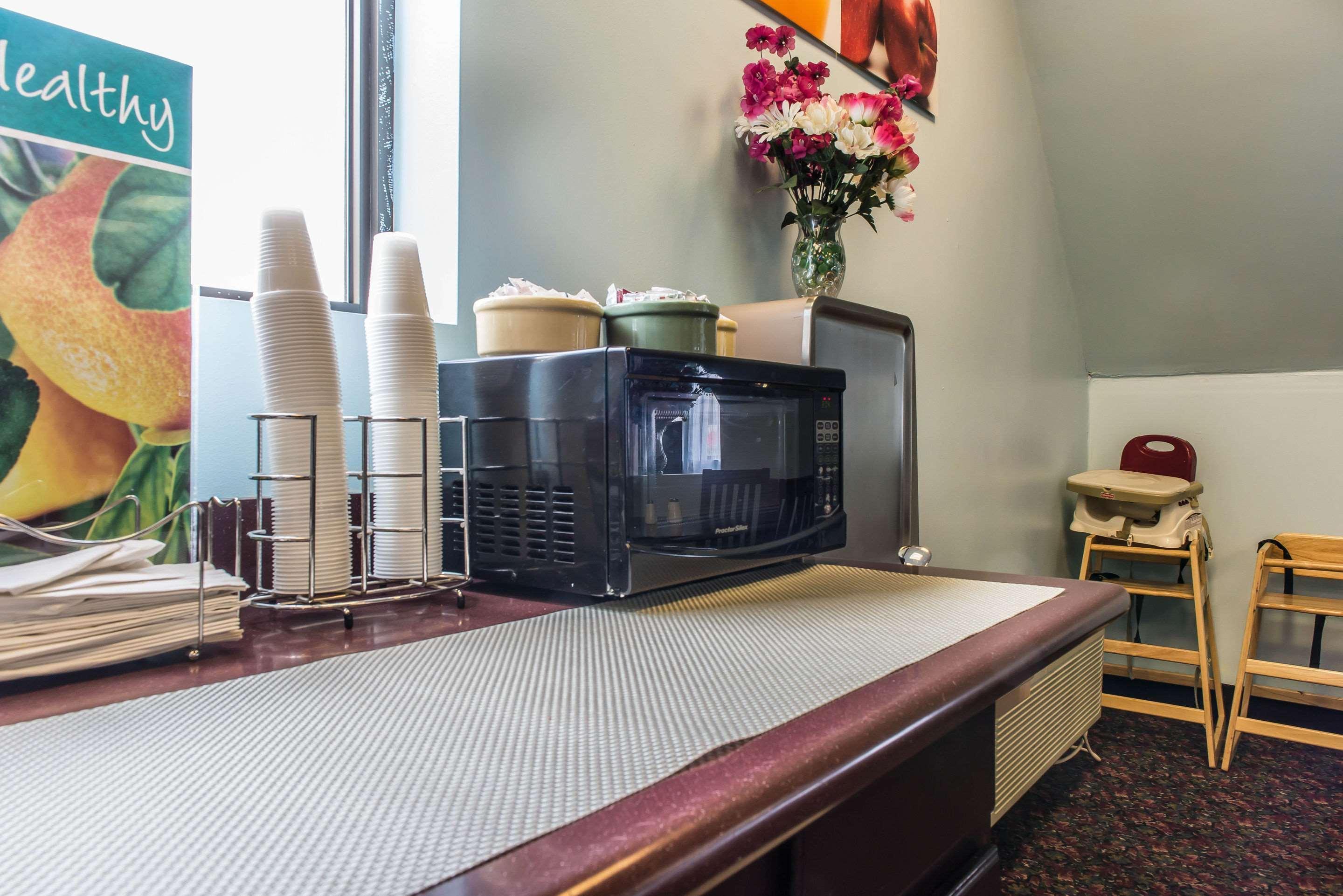 Restaurant Rodeway Inn Brookville
