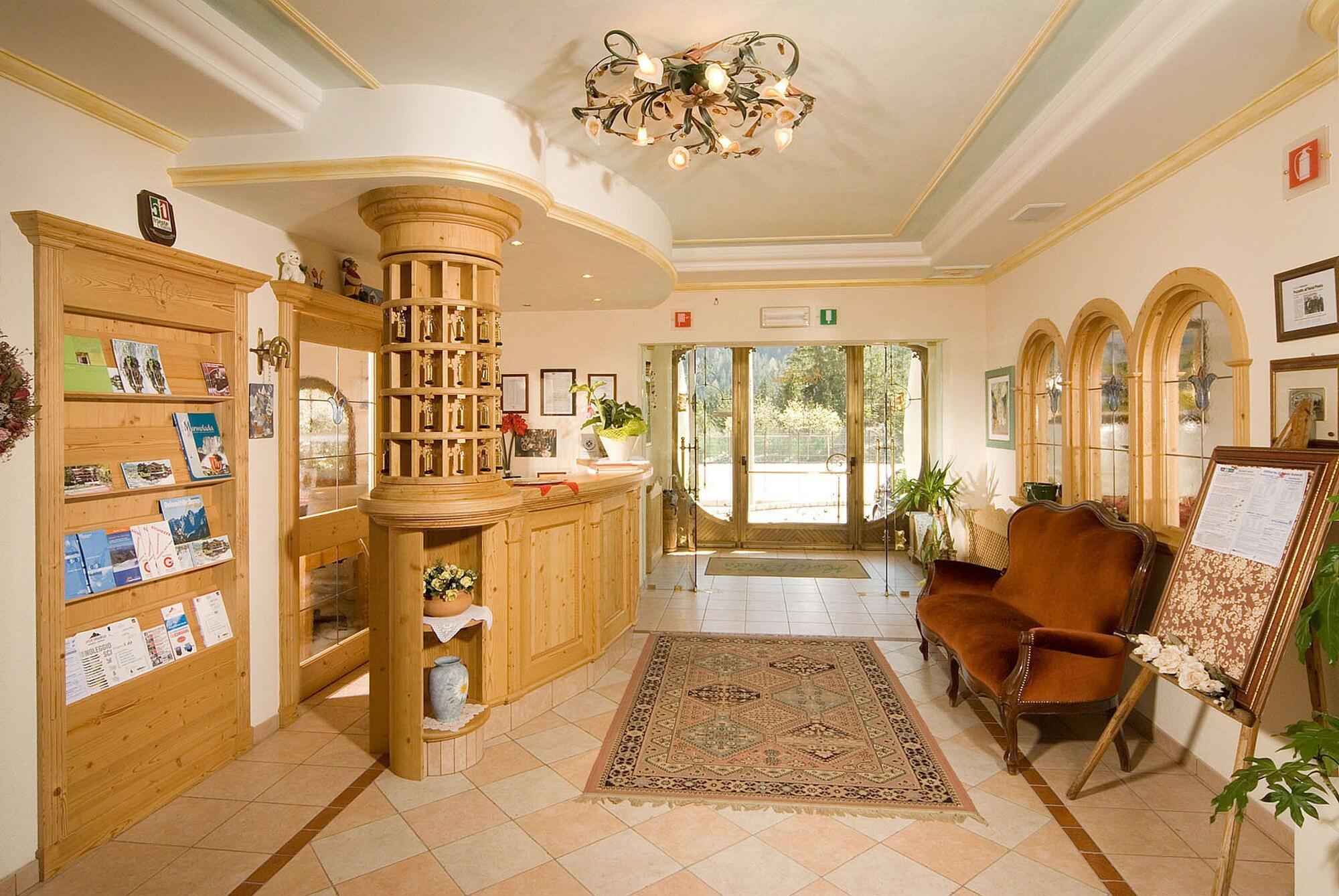 Vista Lobby Pineta Pastry Hotel