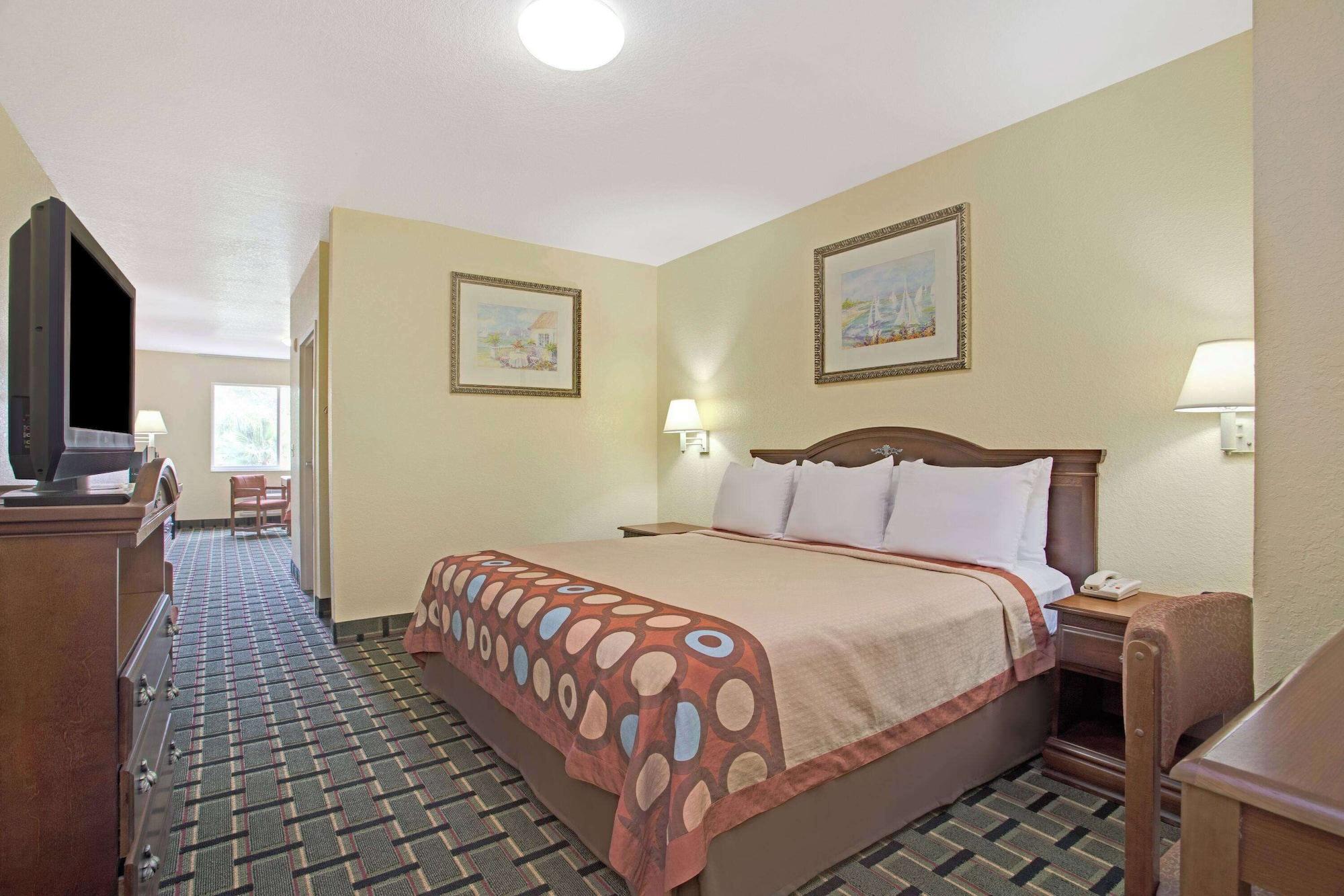 Habitación Super 8 by Wyndham Daytona Beach