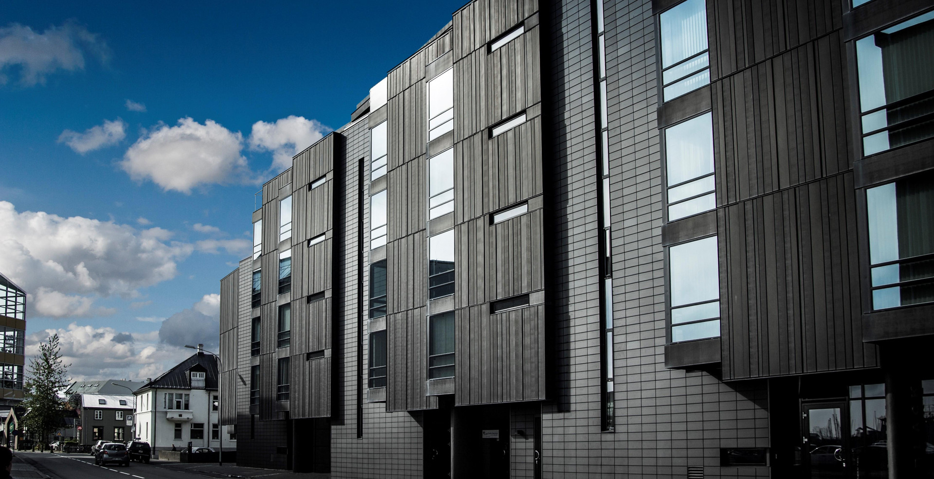 Vista Exterior Black Pearl Luxury Apartments