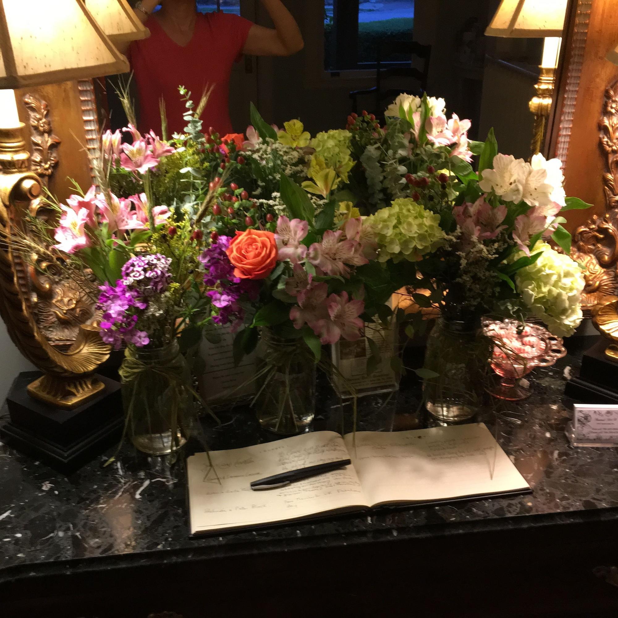 Vista Lobby Pinecrest Bed & Breakfast