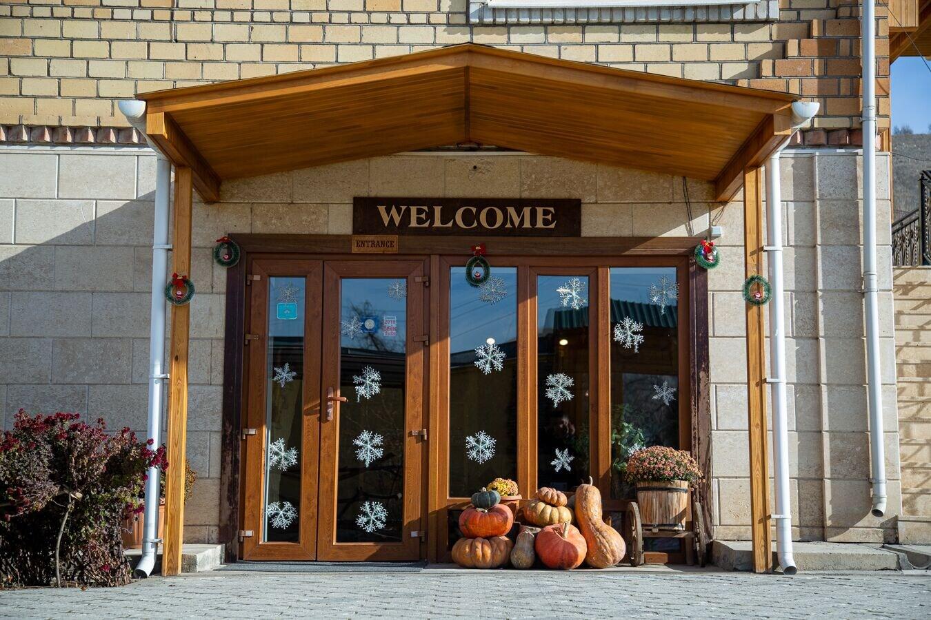 Vista Exterior Ethno Hotel Osh