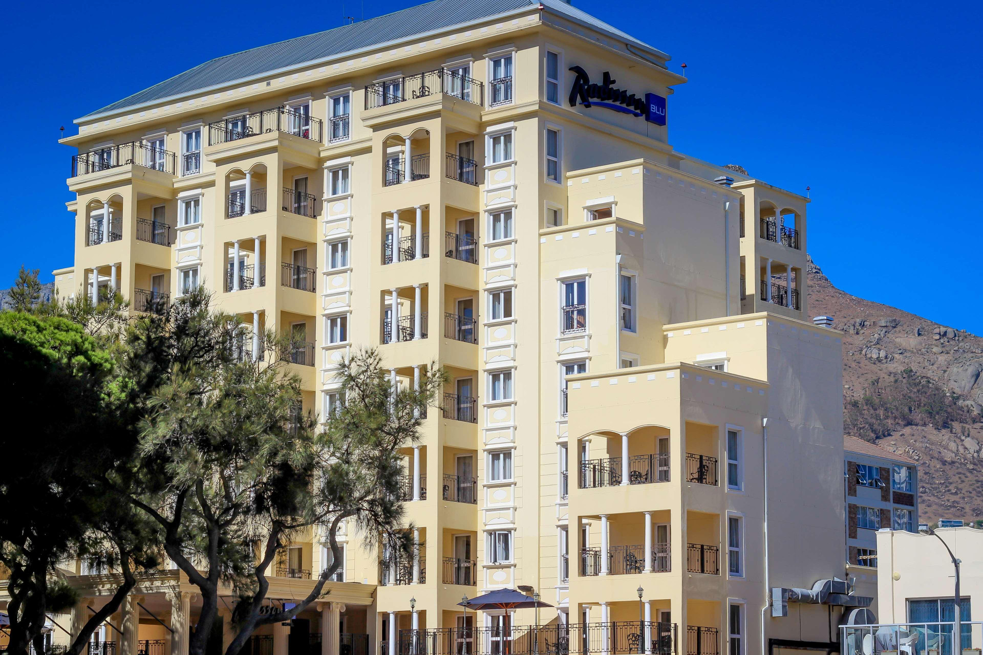 Vista Exterior Radisson Blu Le Vendome Hotel, Cape Town