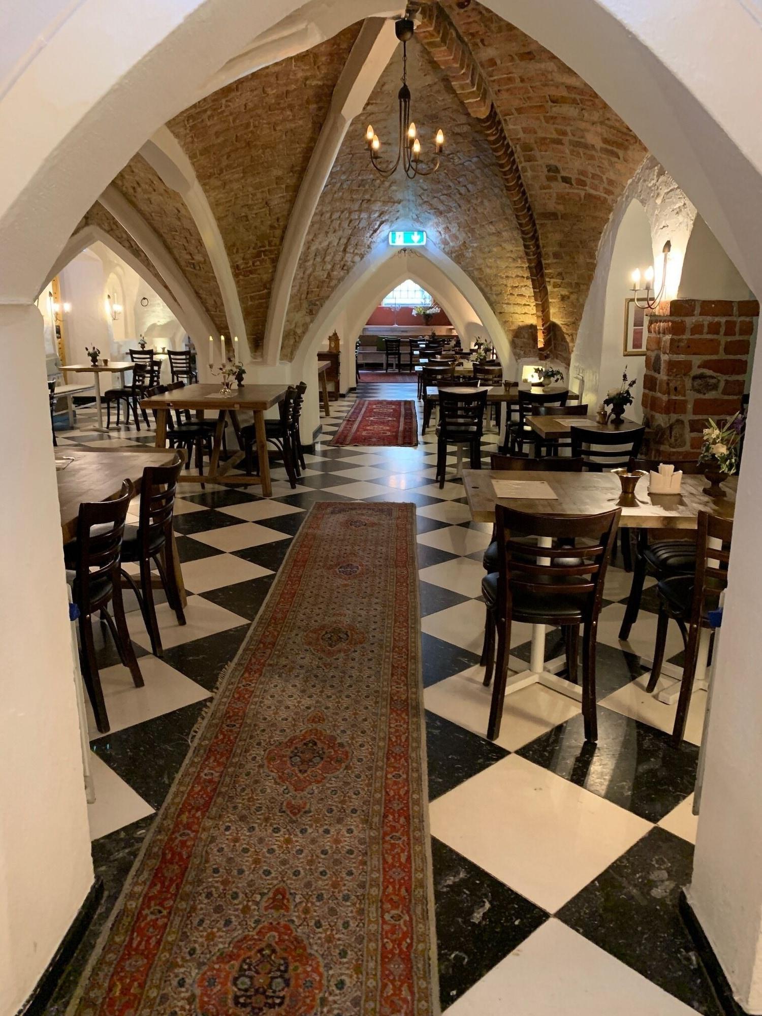 Restaurant Mayfair Hotel Tunneln