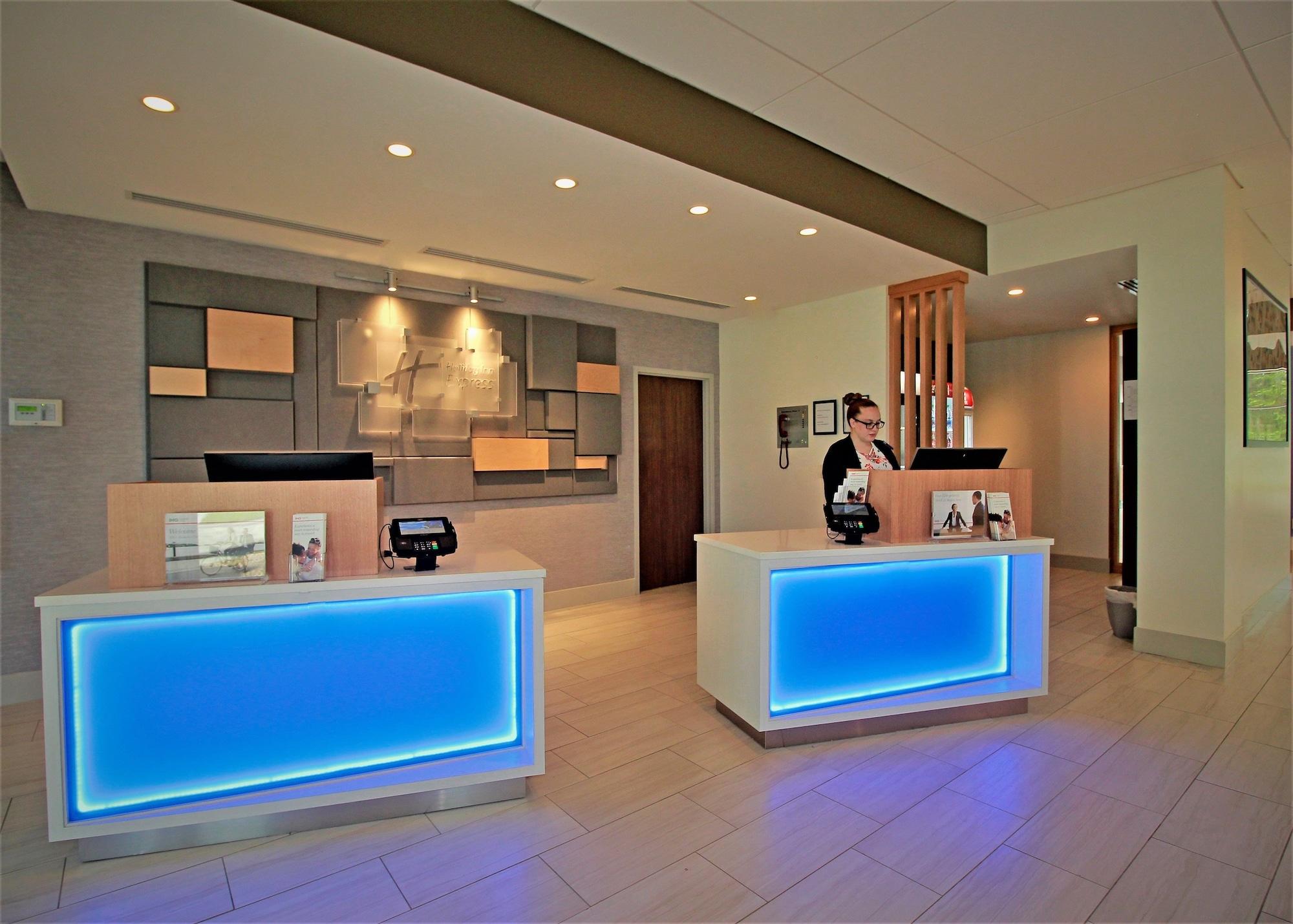 Vista Lobby Holiday Inn Express & Suites Ocala by IHG