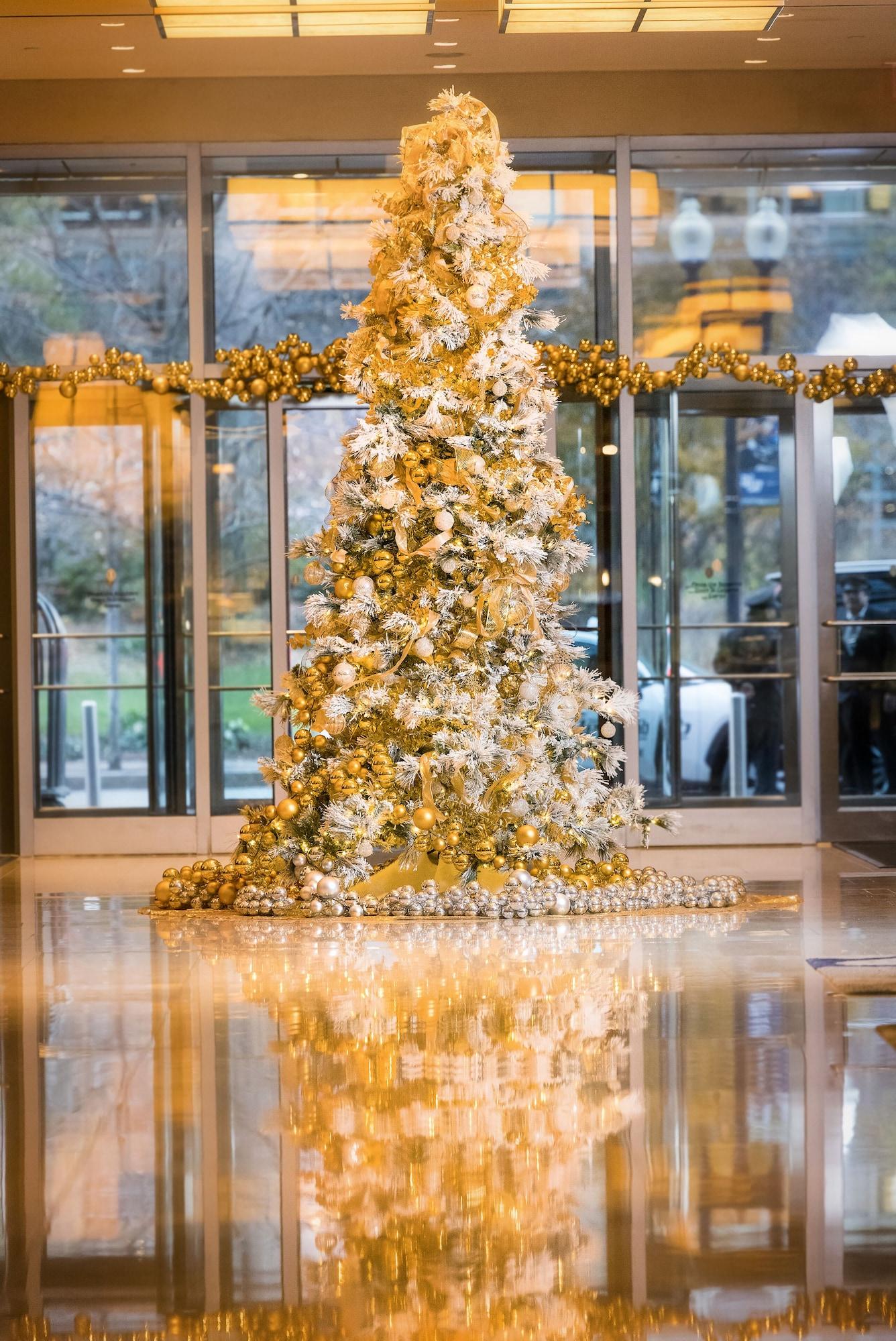Vista Lobby InterContinental Boston by IHG