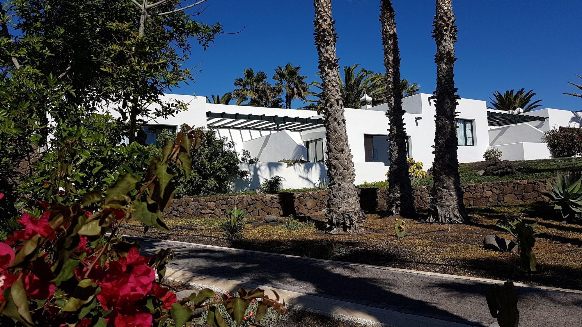 Vista Exterior Palmeras Garden