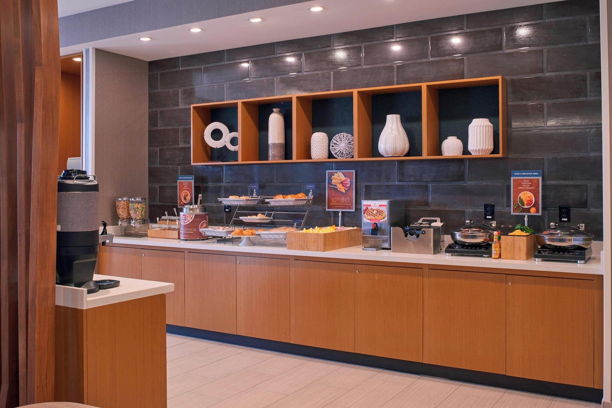 Restaurant SpringHill Suites by Marriott East Lansing University Area