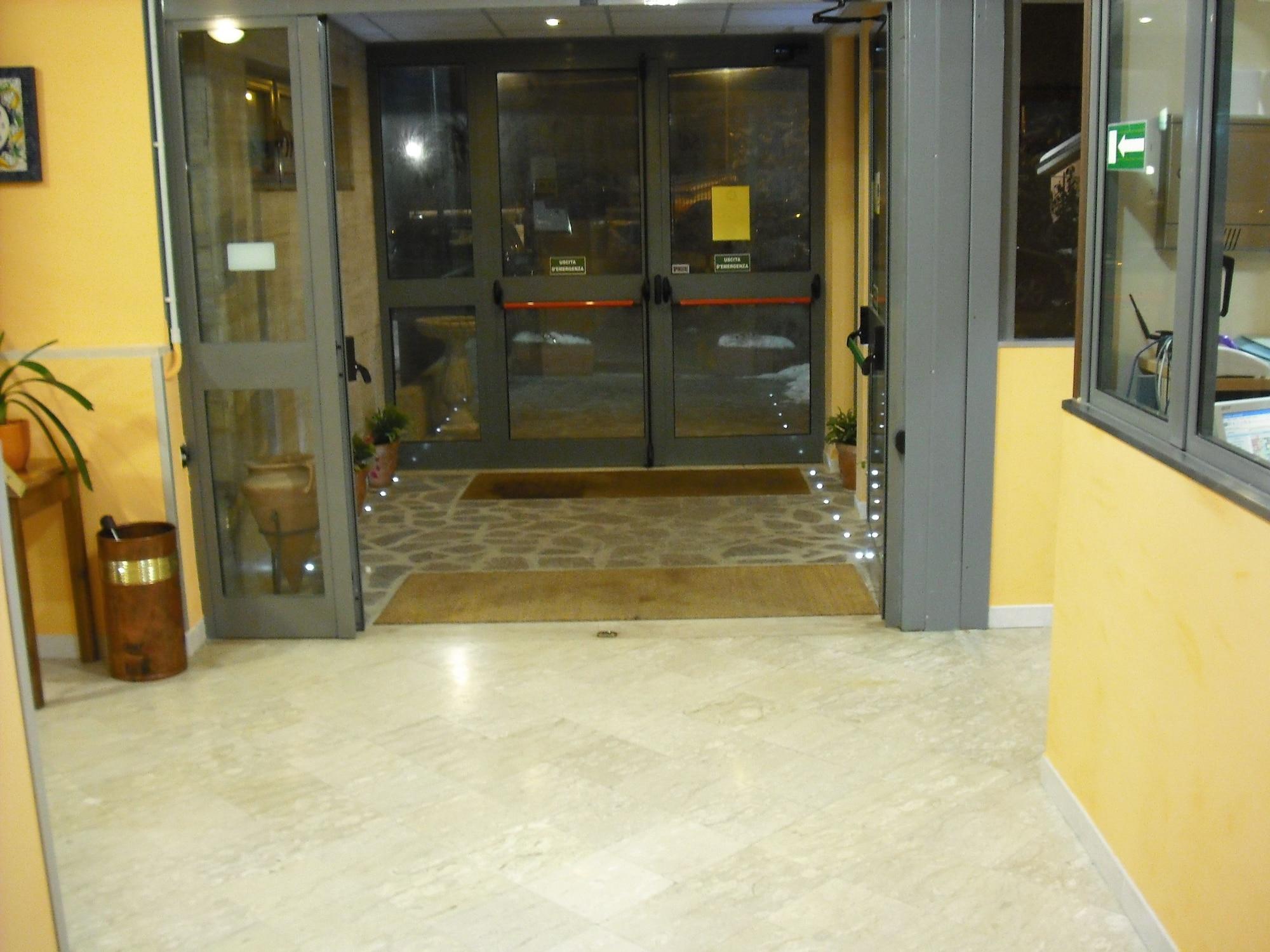 Vista Lobby Cascina Garden Hotel