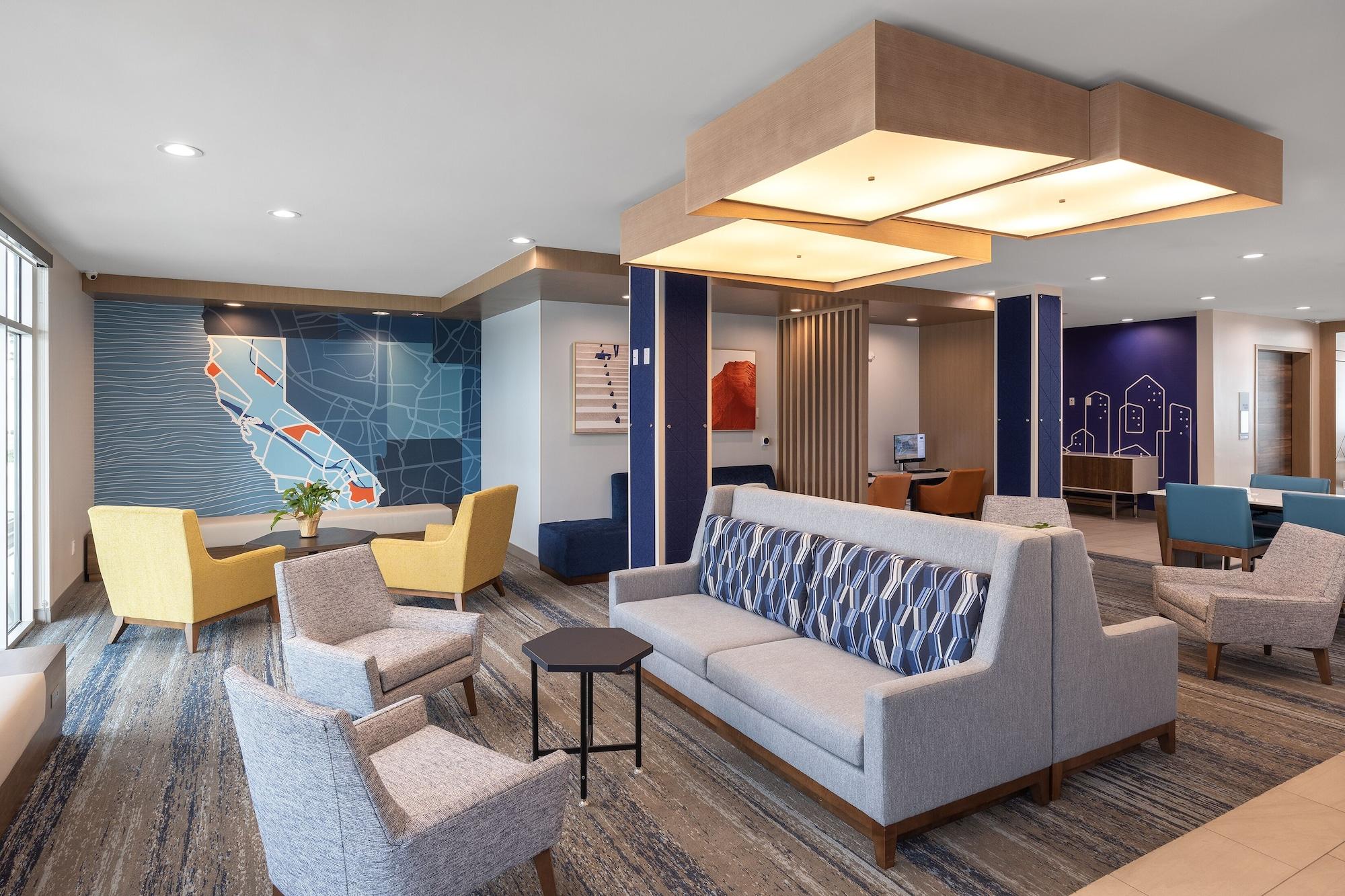 Vista Lobby Holiday Inn Express & Suites Hawaiian Gardens by IHG