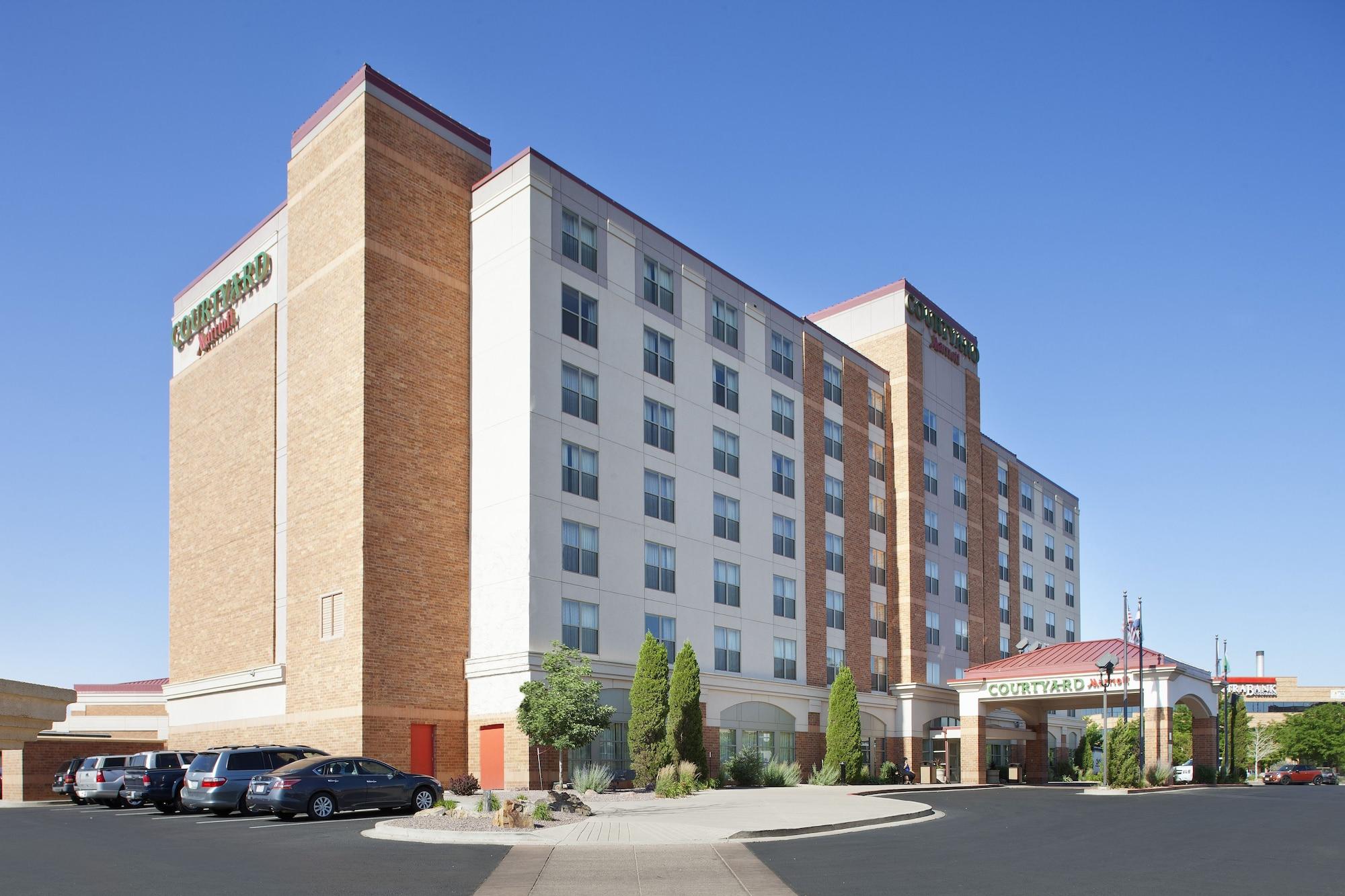 Vista Exterior Courtyard by Marriott Pueblo Downtown