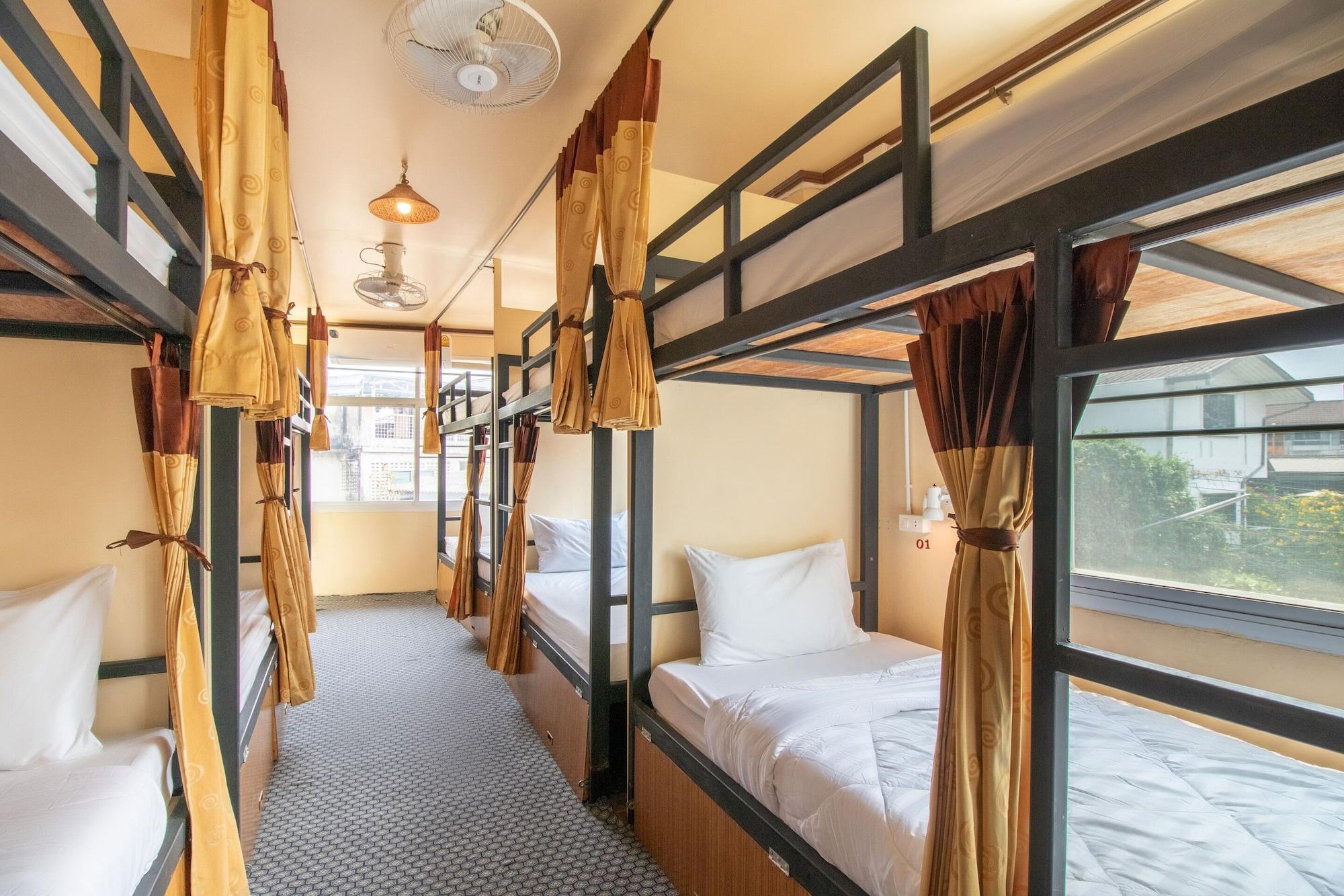 Habitación OYO Smile Robotist Hostel