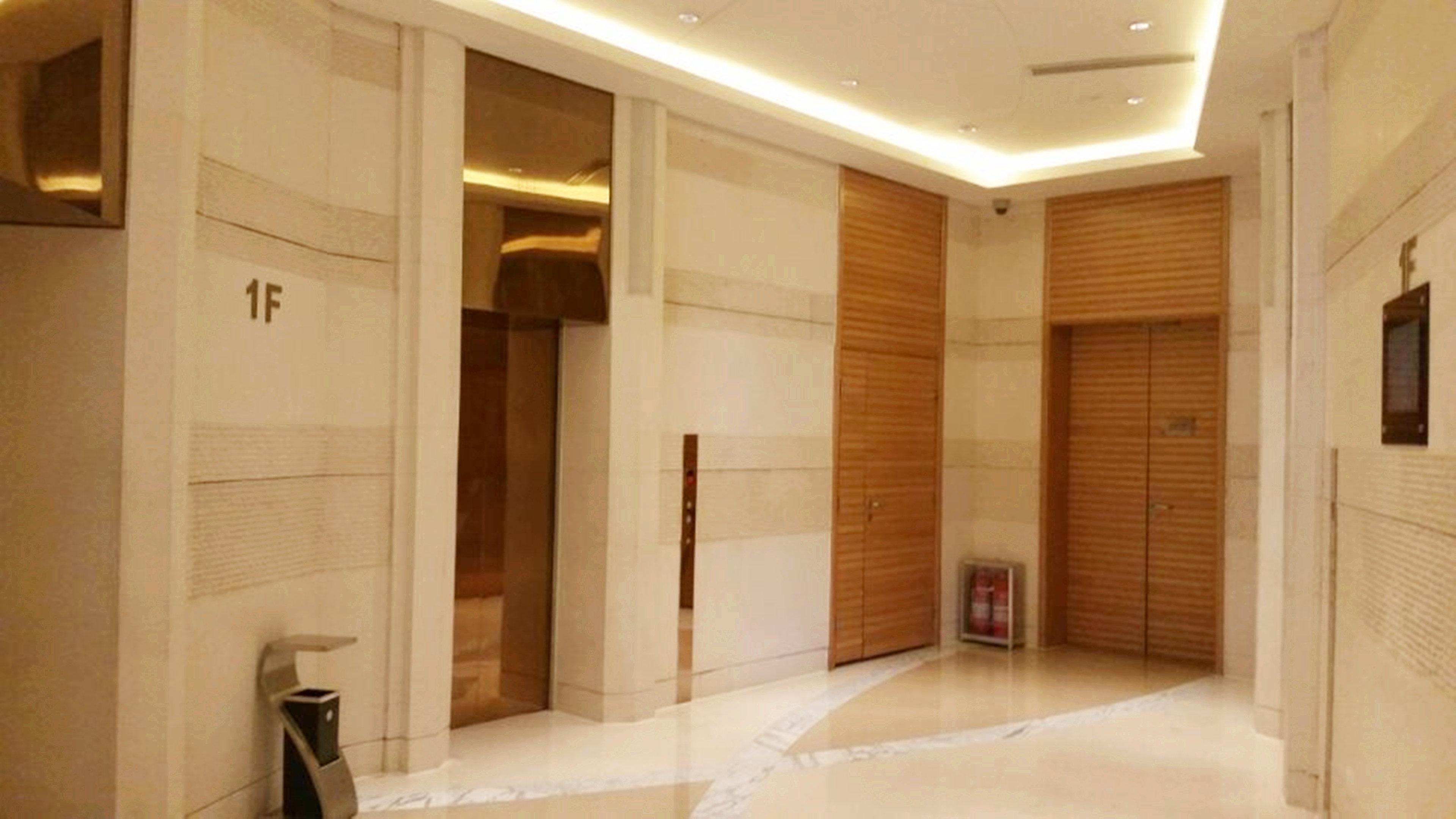 Vista Lobby Holiday Inn Qingdao City Centre by IHG