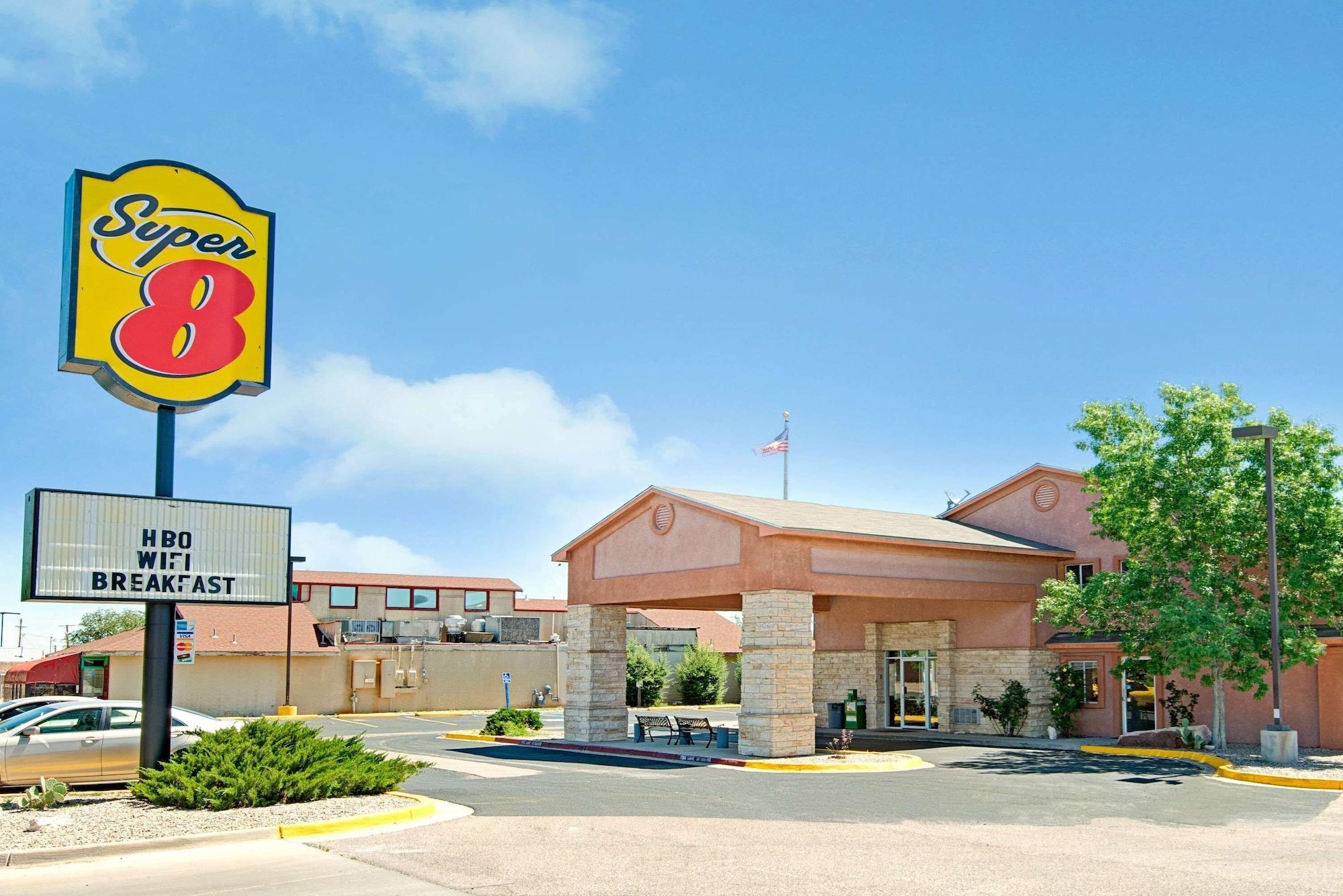 Varios Super 8 by Wyndham Belen NM