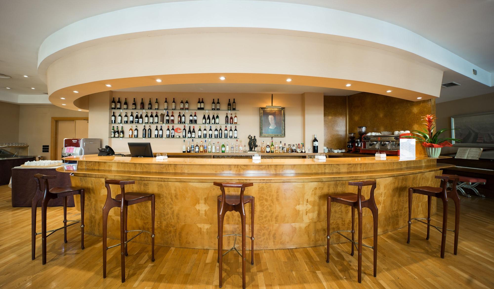 Bar/Salón Mercure Carlton Rioja