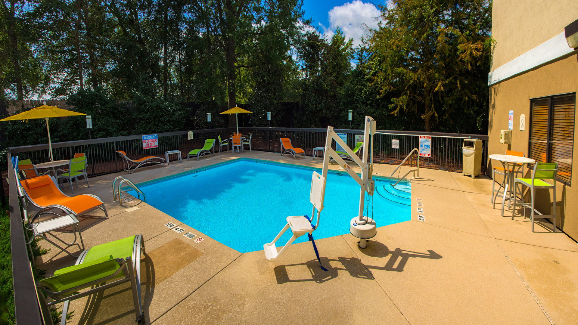 Vista Piscina Holiday Inn Express and Suites Kinston