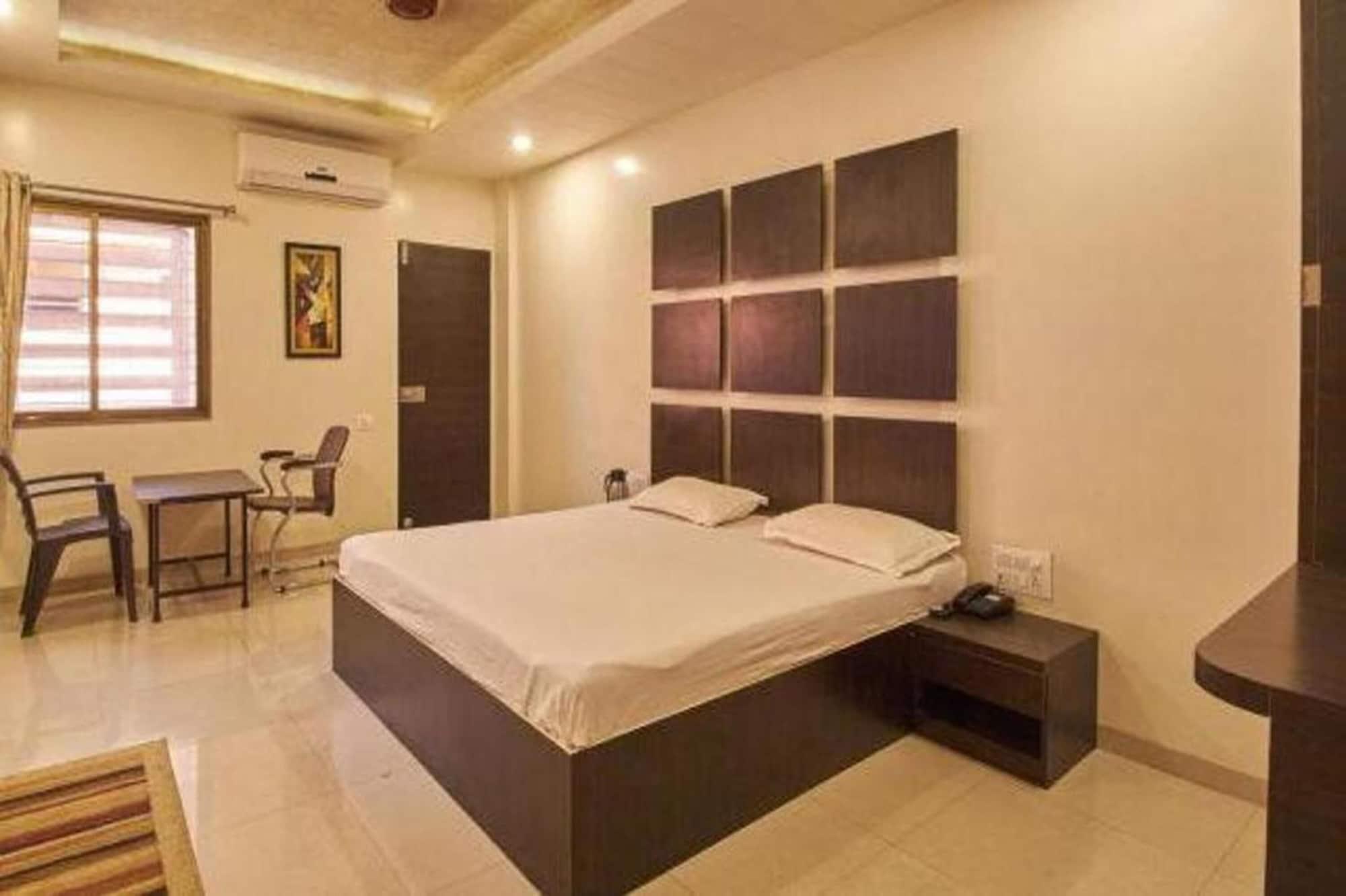 Varios Hotel Krushna Inn