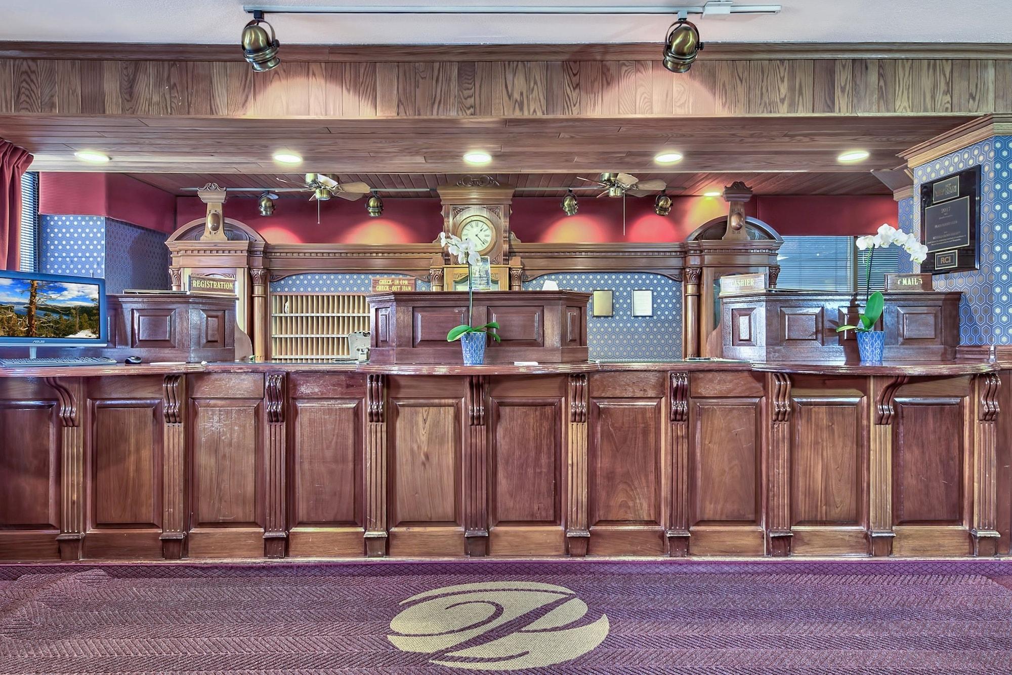 Vista Lobby Plaza Resort Club