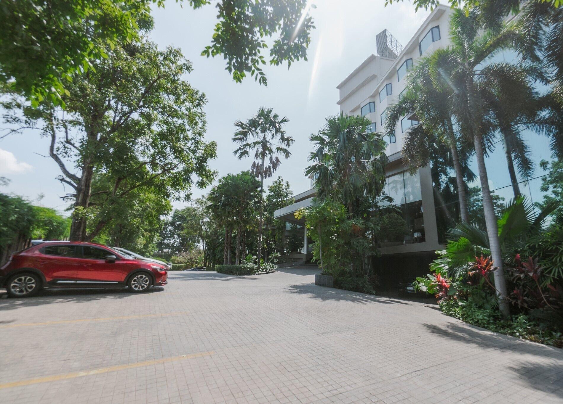 Vista Exterior The Grand Riverside Hotel Phitsanulok