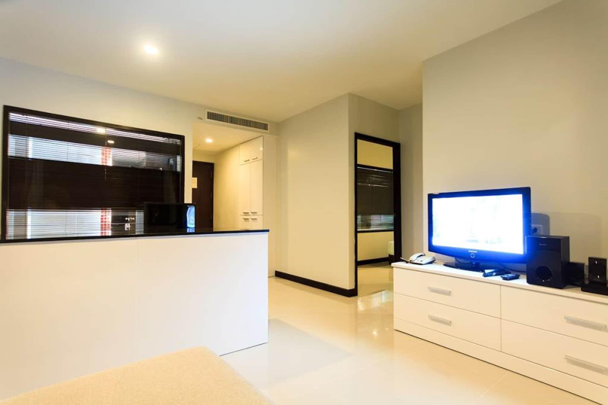 Set de Habitación The Kris Resort Condotel at Bagtao Beach