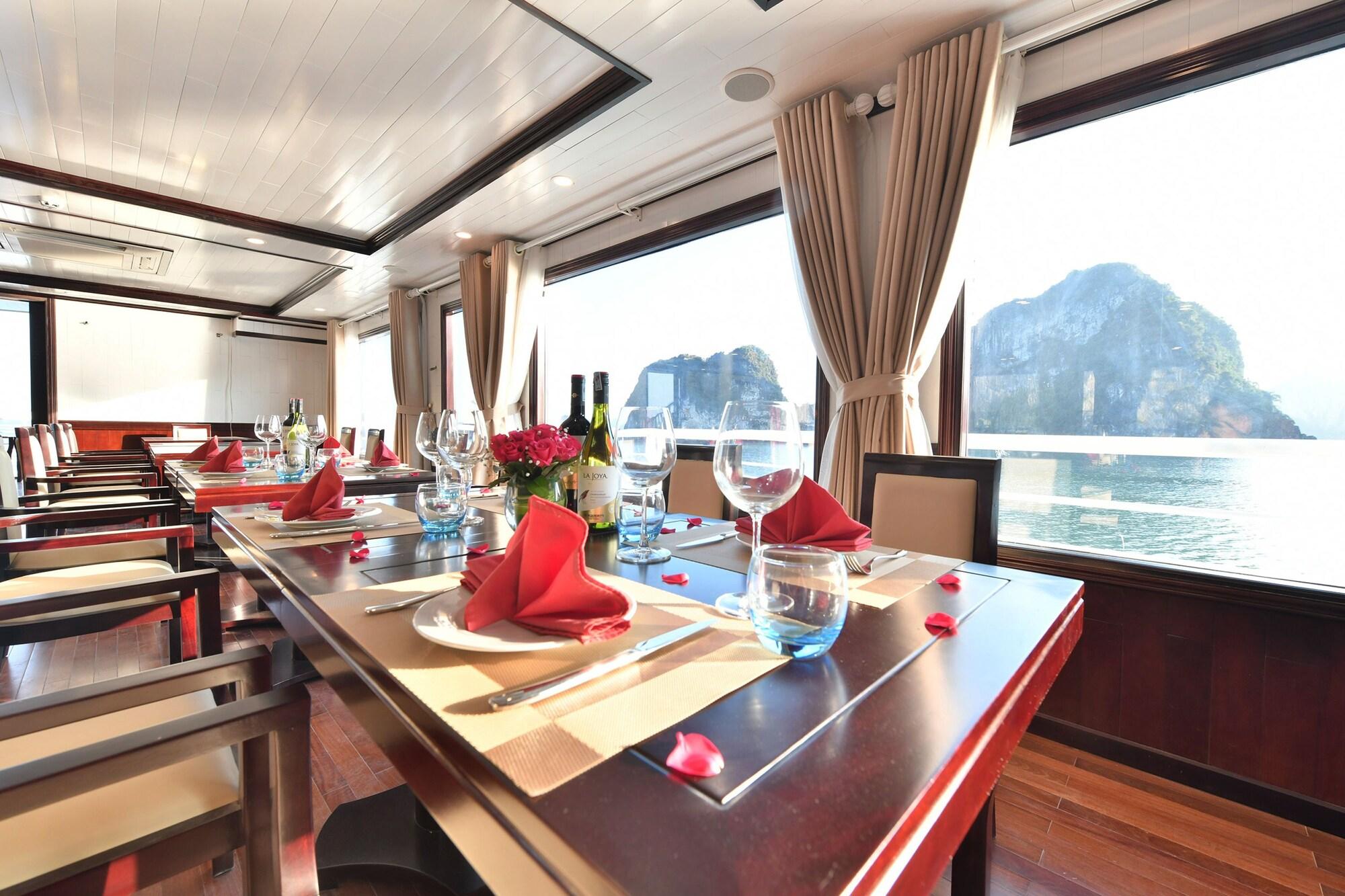 Restaurant Halong Sapphire Cruise