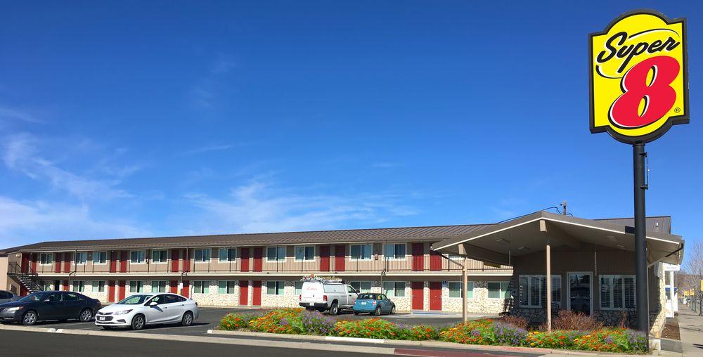 Varios Super 8 by Wyndham Alturas
