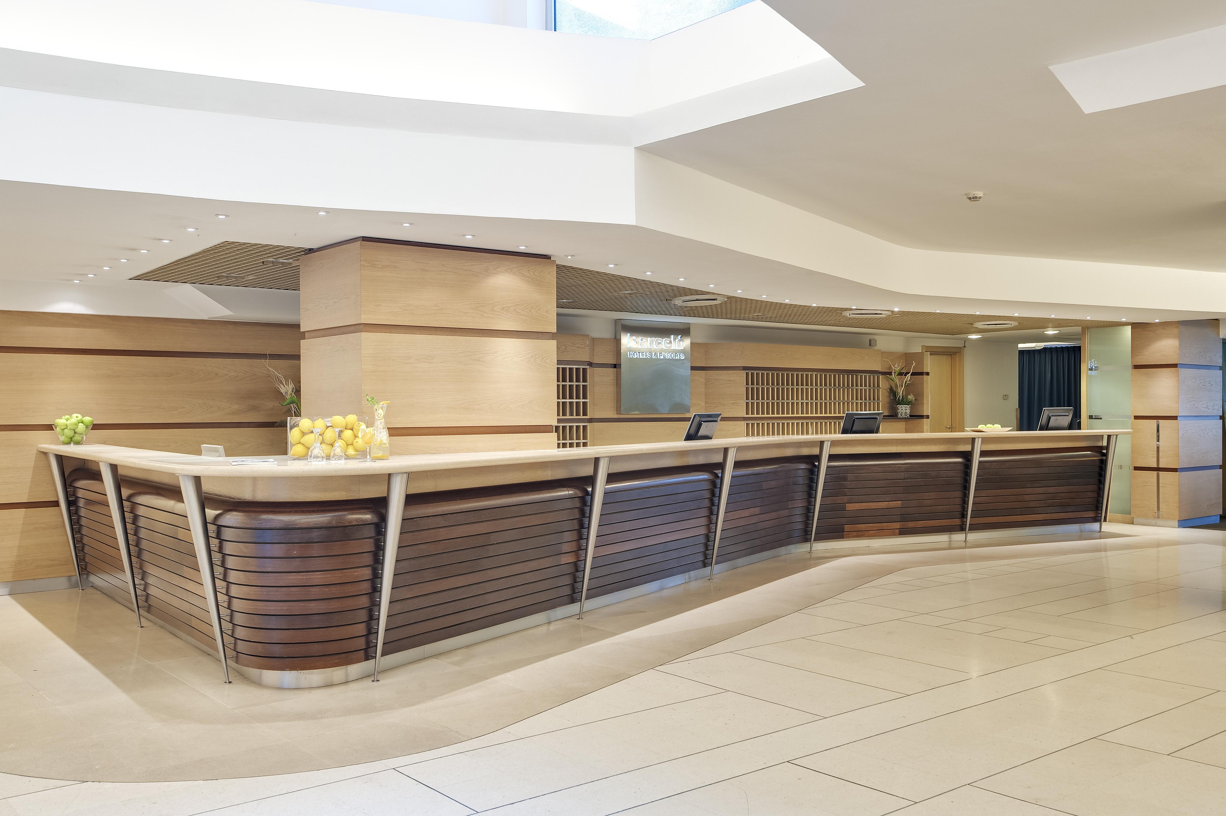 Vista Lobby Occidental Aran Park