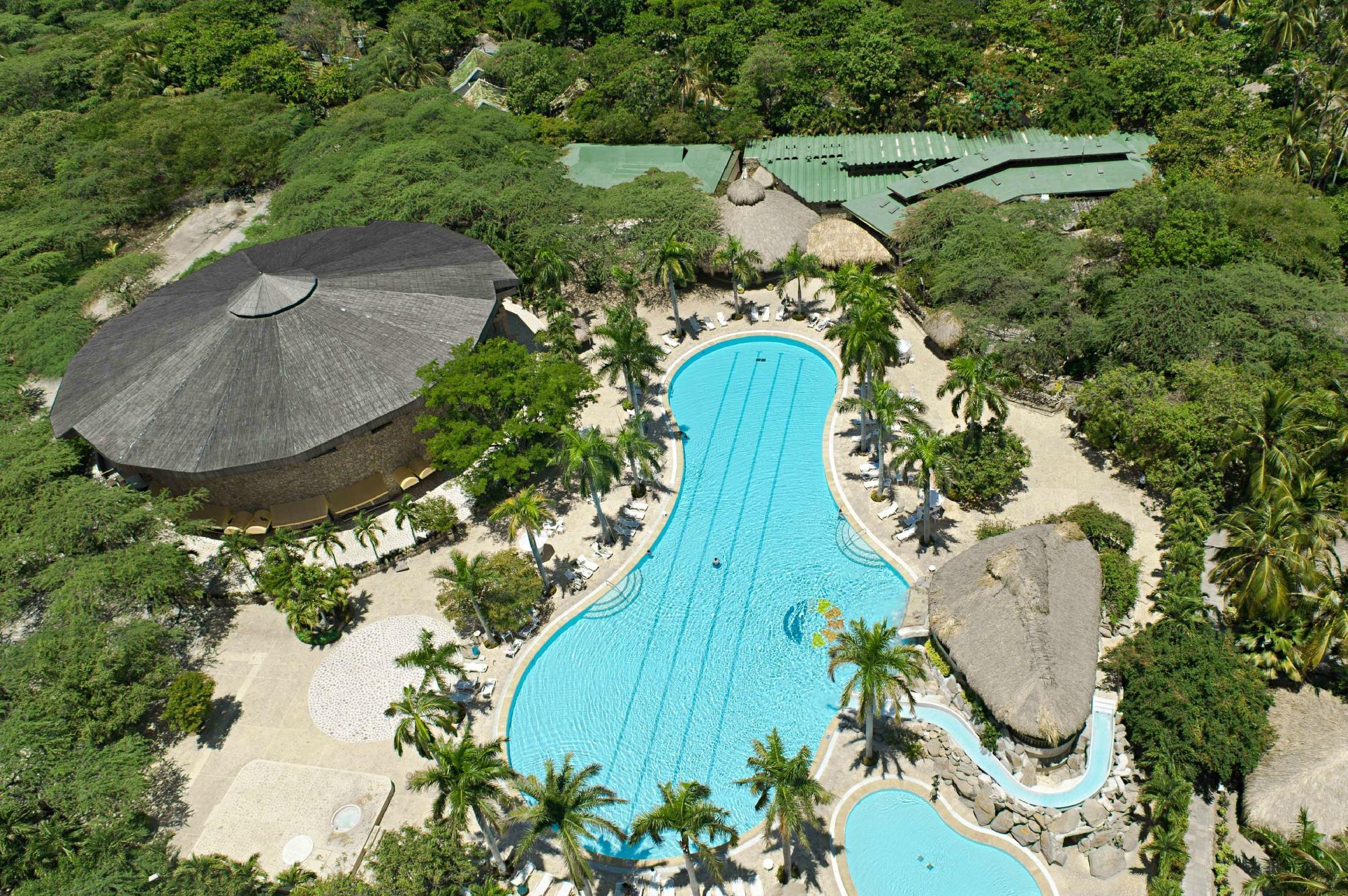 Vista da piscina Irotama Resort