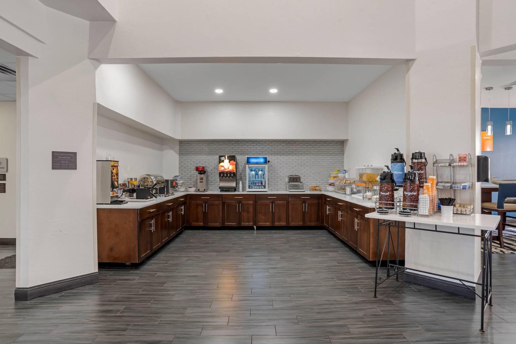 Restaurant Comfort Suites Hattiesburg near University