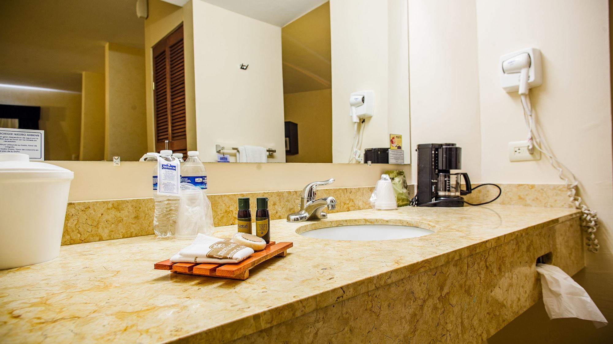 Equipamiento de Habitación American Inn Hotel & Suites Delicias