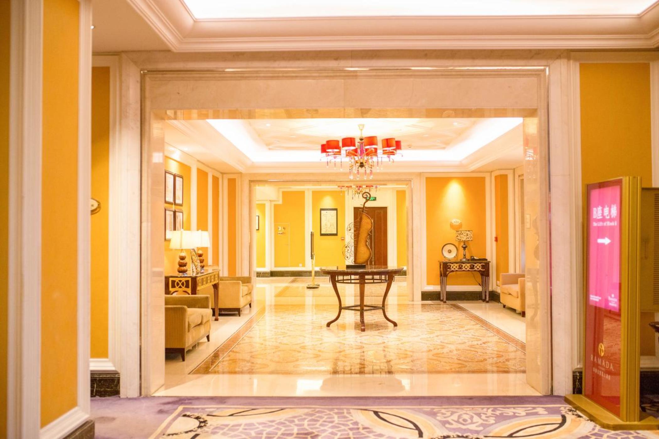 Vista Exterior Ramada by Wyndham Yichang